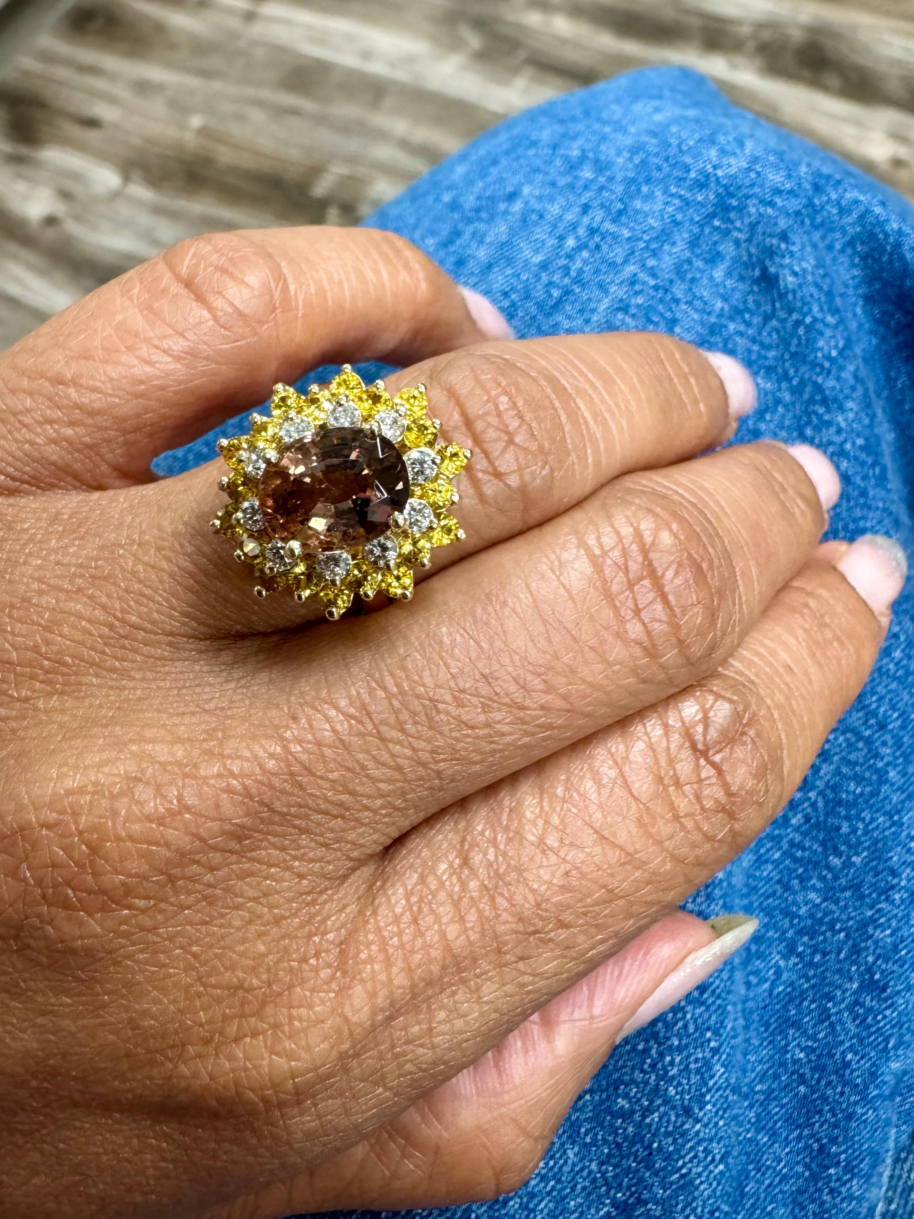 Anello cocktail in oro giallo con tormalina e diamanti da 4,91 carati in vendita 4