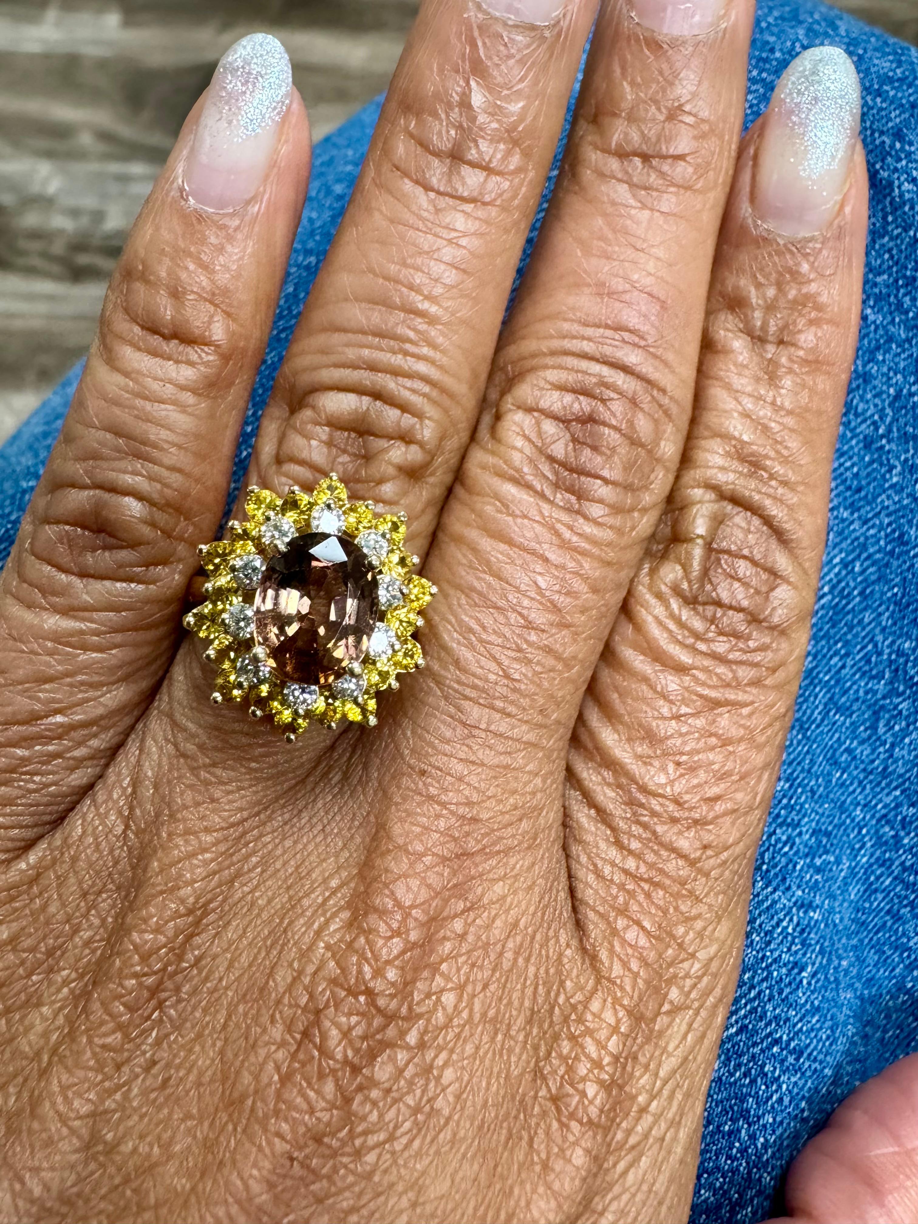 Anello cocktail in oro giallo con tormalina e diamanti da 4,91 carati in vendita 1