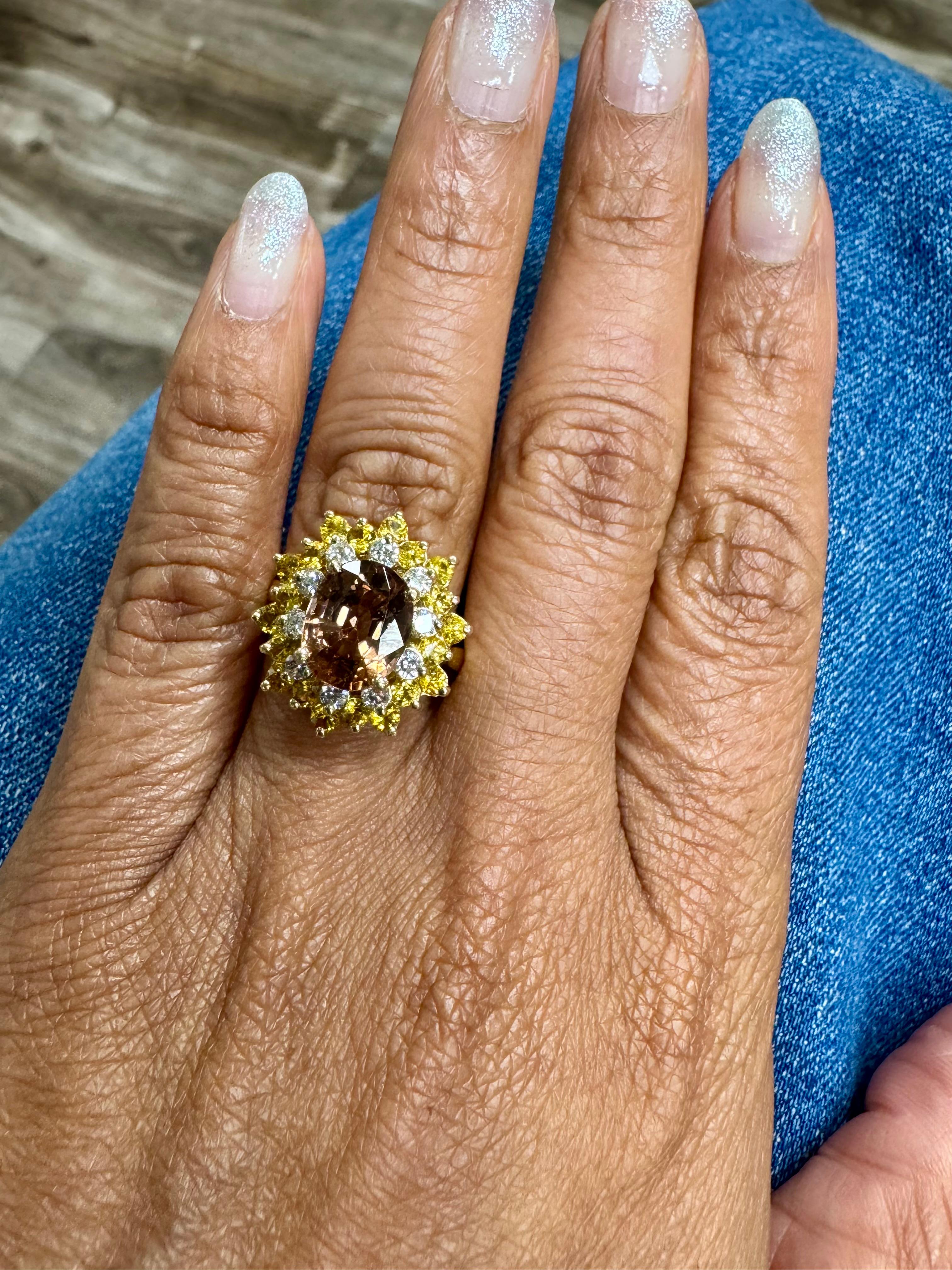 Anello cocktail in oro giallo con tormalina e diamanti da 4,91 carati in vendita 2