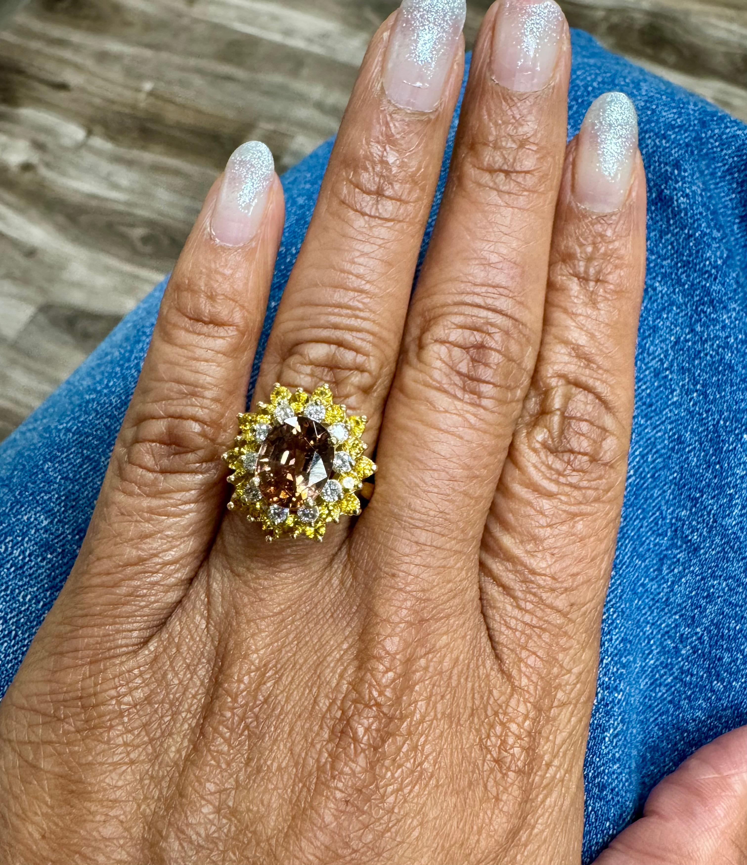 Anello cocktail in oro giallo con tormalina e diamanti da 4,91 carati in vendita 3