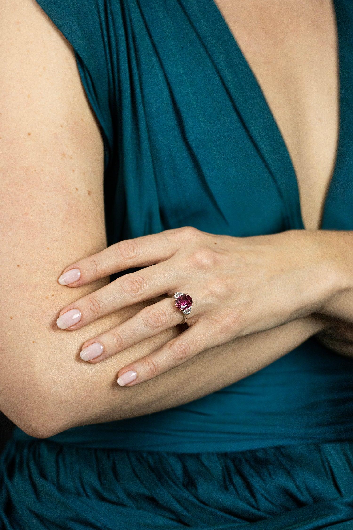 No-Heat 4.91 Carats Oval Cut Ruby & Diamond Three-Stone Ring For Sale 1