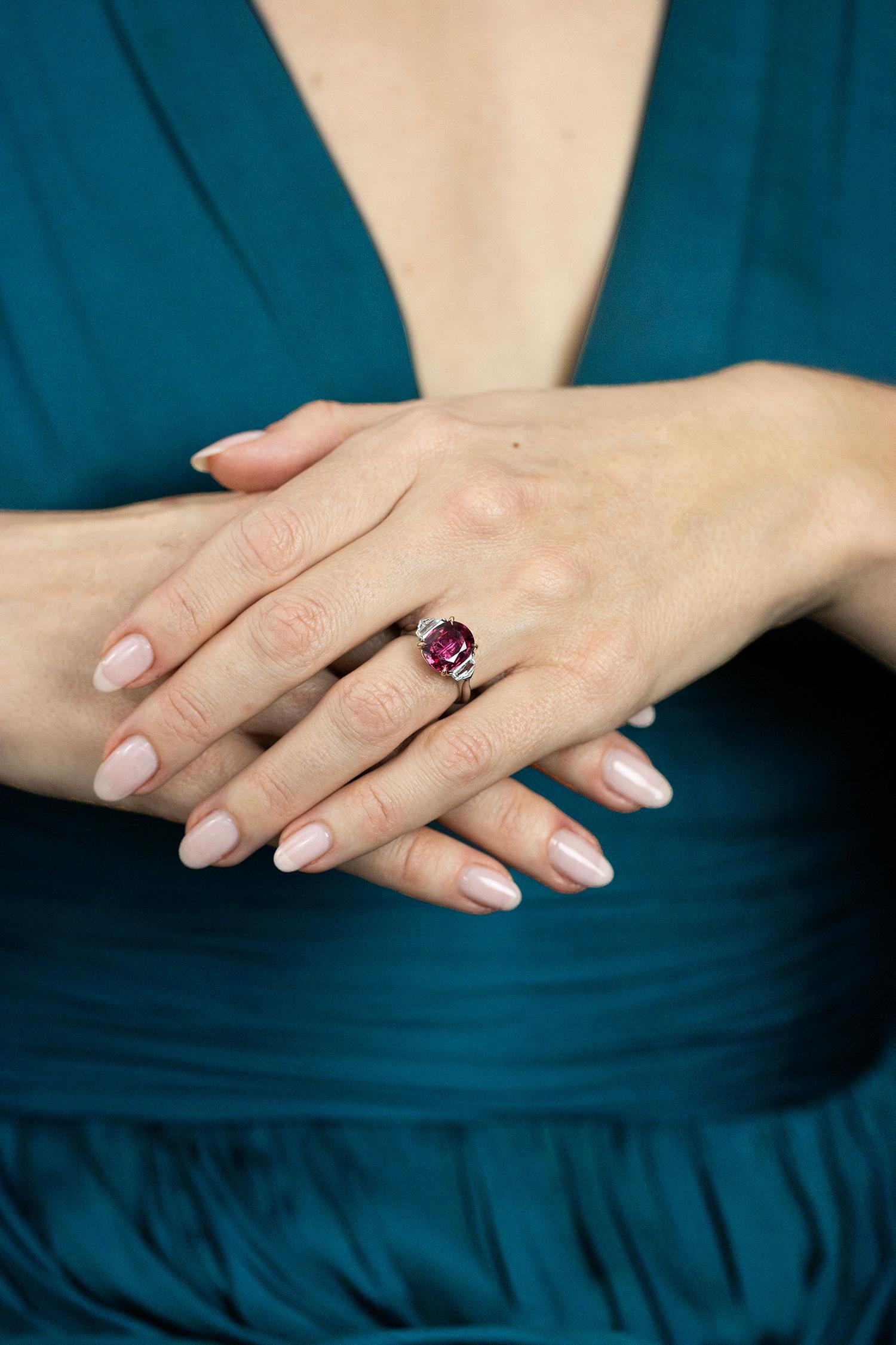 Women's No-Heat 4.91 Carats Oval Cut Ruby & Diamond Three-Stone Ring For Sale