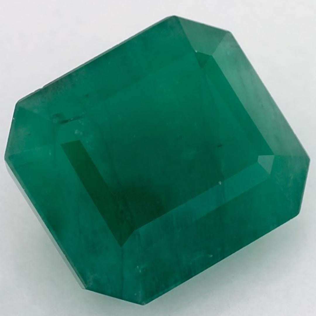 Con una vibrante tonalità di colore verde, la pietra natale di maggio è un simbolo della rinnovata crescita primaverile. 

Esplora la vivace collezione di smeraldi, rubini e zaffiri nel nostro negozio, disponibili come gemme sciolte e abbinabili