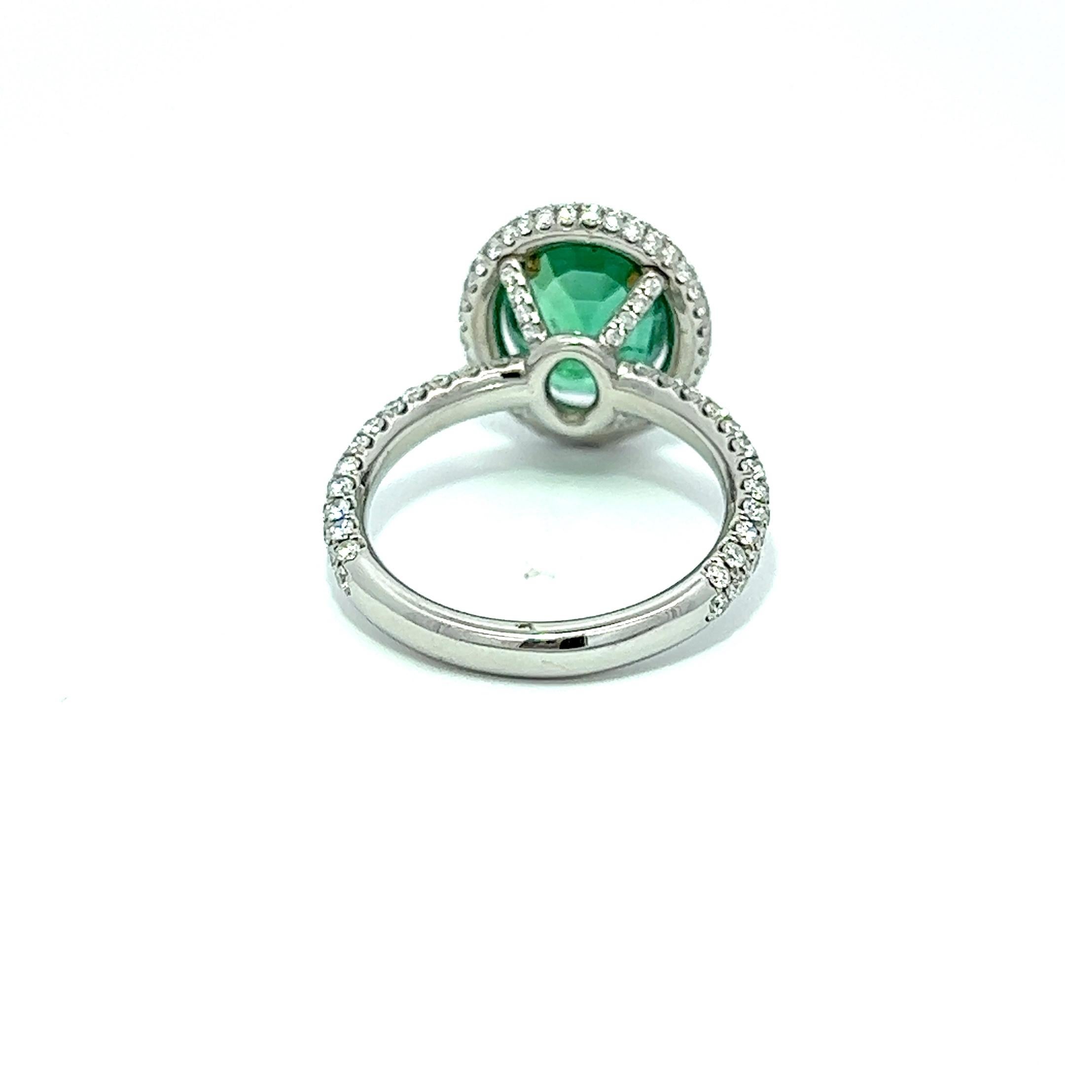 Women's or Men's 4.91 Total CT Natura Ovall Colombian Emerald & Diamond Ring PLAT Setting GIA. For Sale