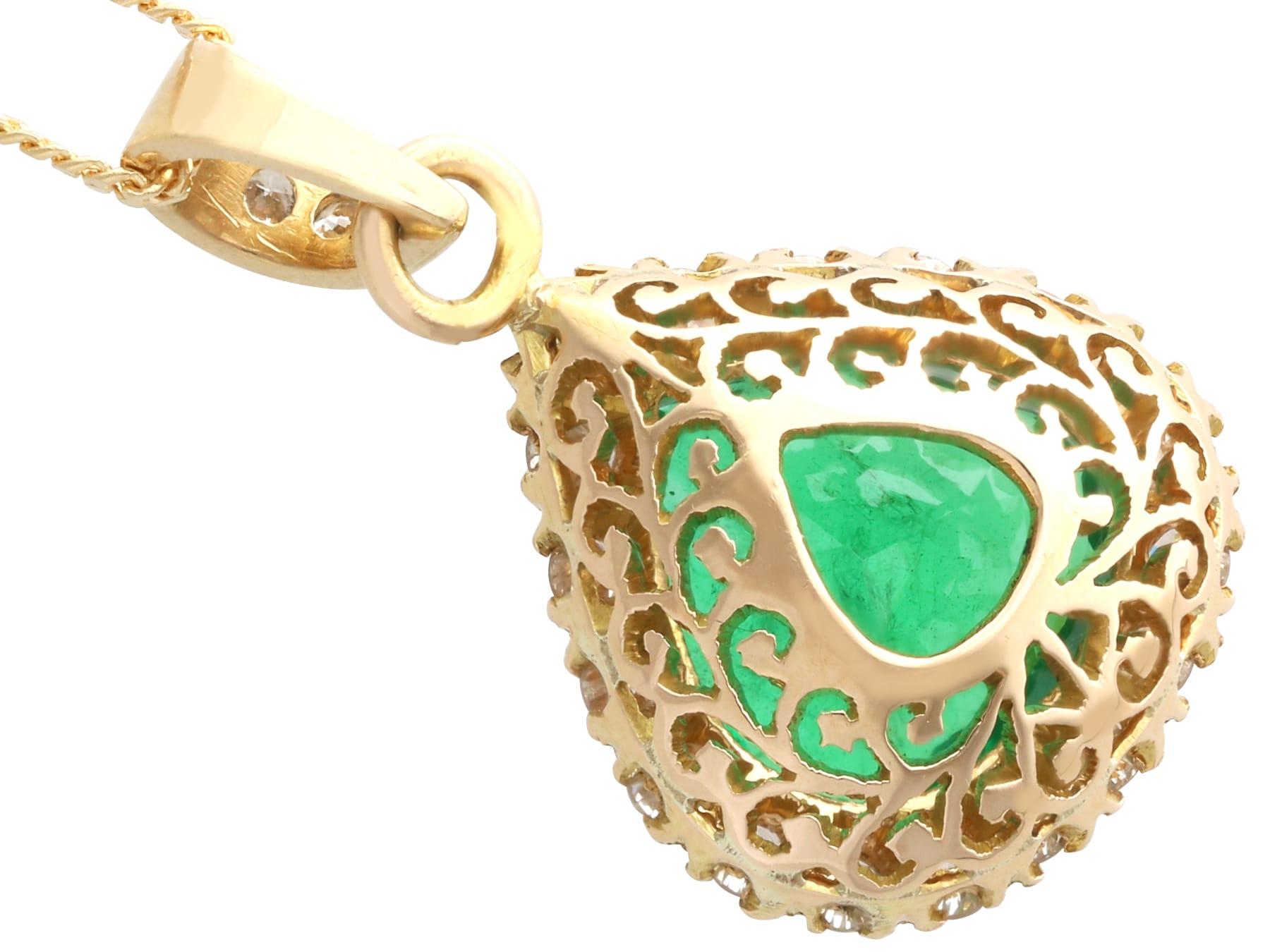 Pendentif en or jaune 16 carats, émeraude de Colombie de 4,92 carats et diamants de 0,90 carat en vente 1