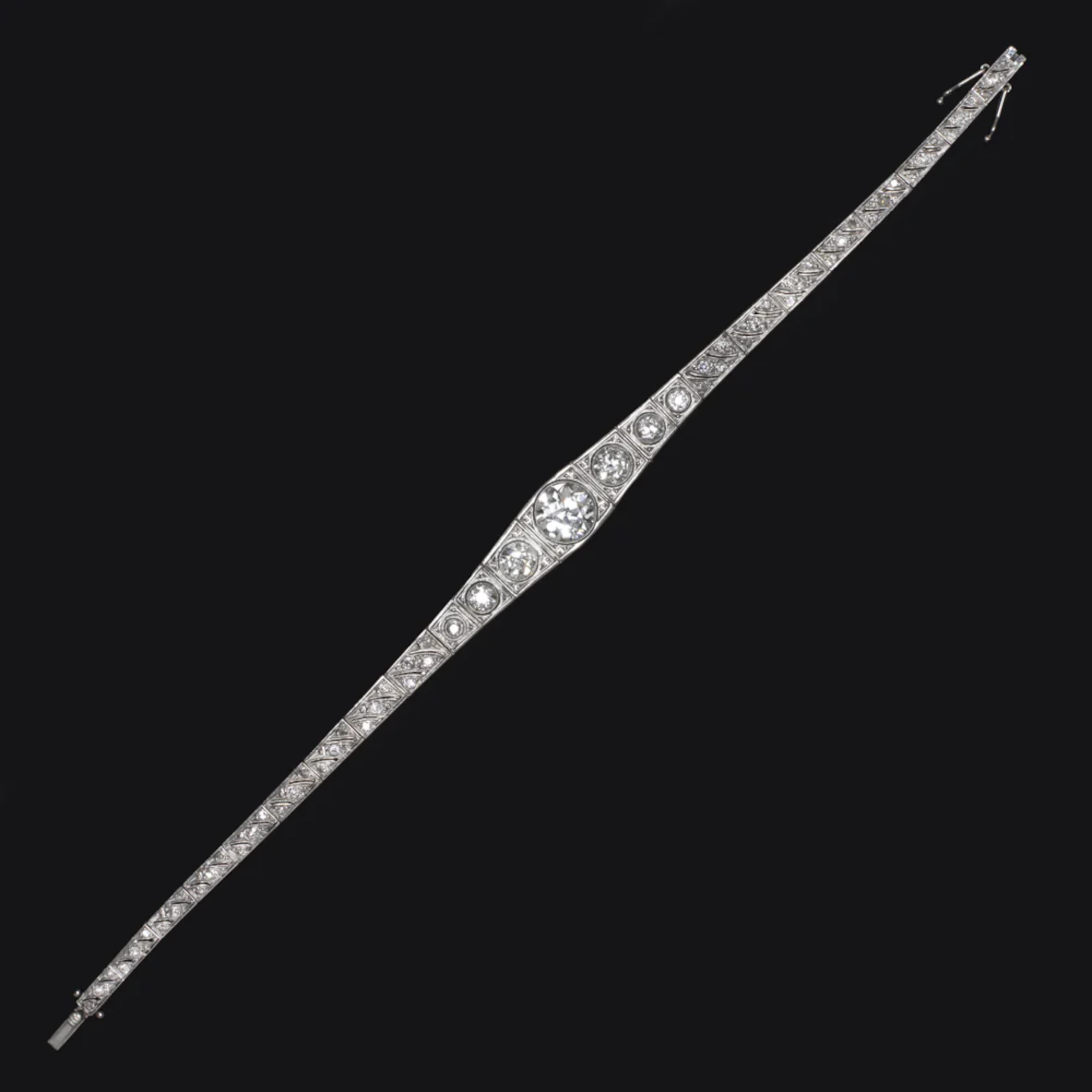 4.92 Carat Exquisite Art Deco Diamond Bracelet In Excellent Condition For Sale In Chicago, IL