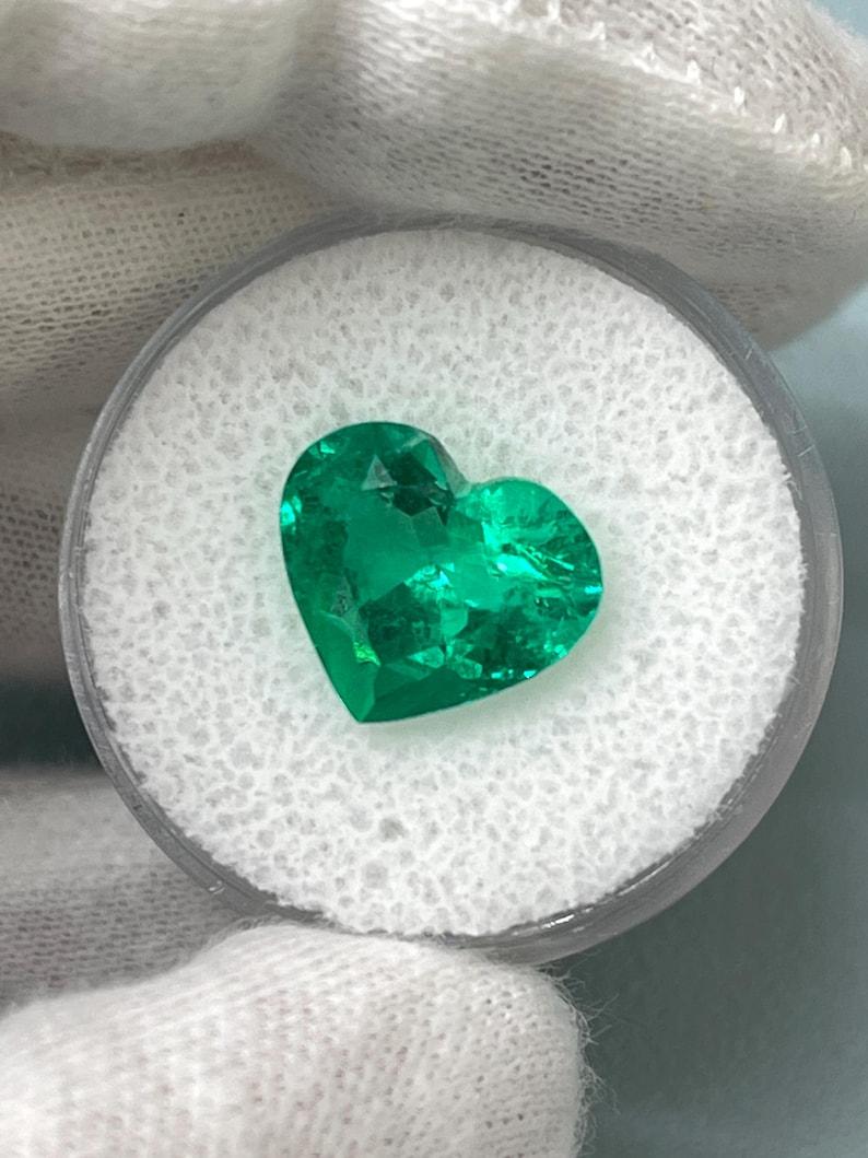 4.92 Karat kolumbianischer Smaragd im Herzschliff  AAA+ Vivid Green 11x13 Loser Edelstein Damen im Angebot