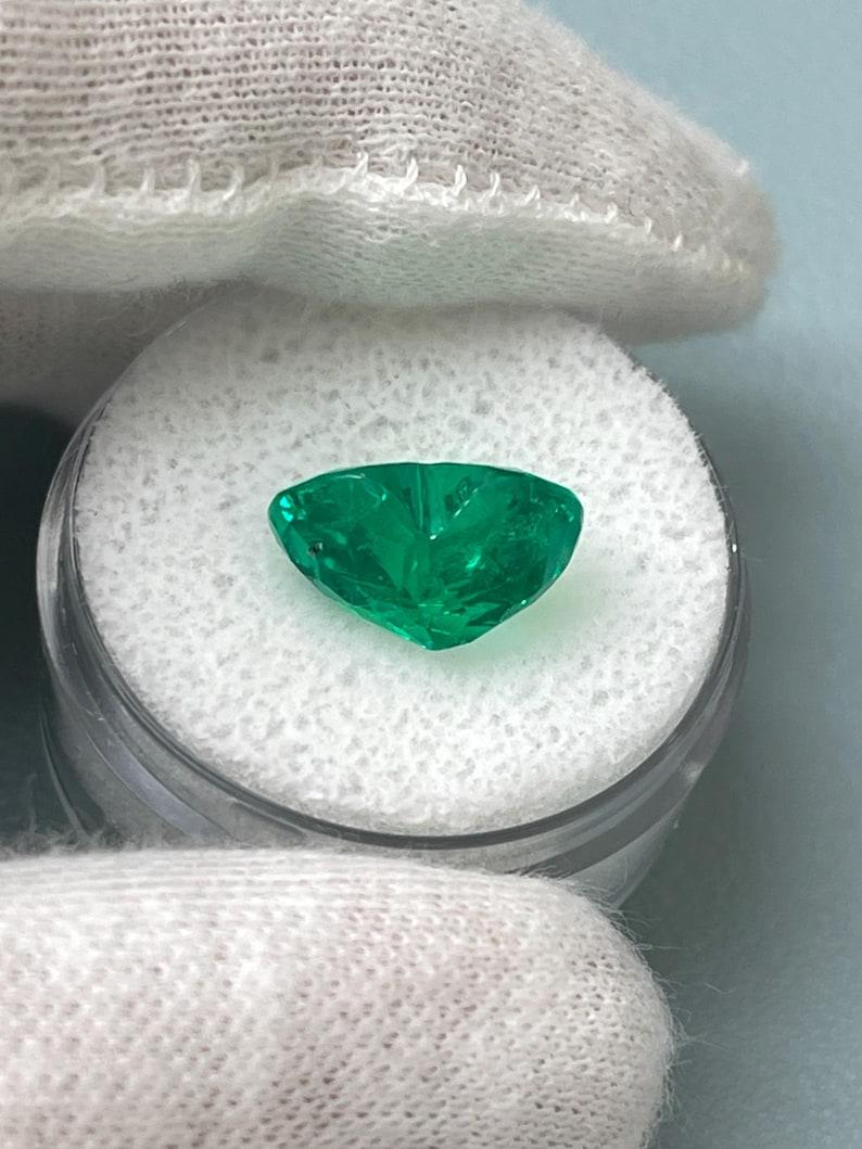 4.92 Karat kolumbianischer Smaragd im Herzschliff  AAA+ Vivid Green 11x13 Loser Edelstein im Angebot 1
