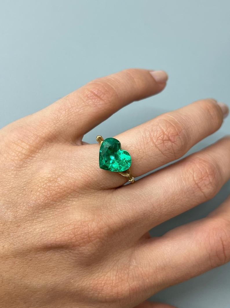 4.92 Karat kolumbianischer Smaragd im Herzschliff  AAA+ Vivid Green 11x13 Loser Edelstein im Angebot 2