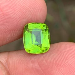 4.92 carati di peridoto naturale verde vivo tagliato a cuscino, gemma sfusa dal Pakistan