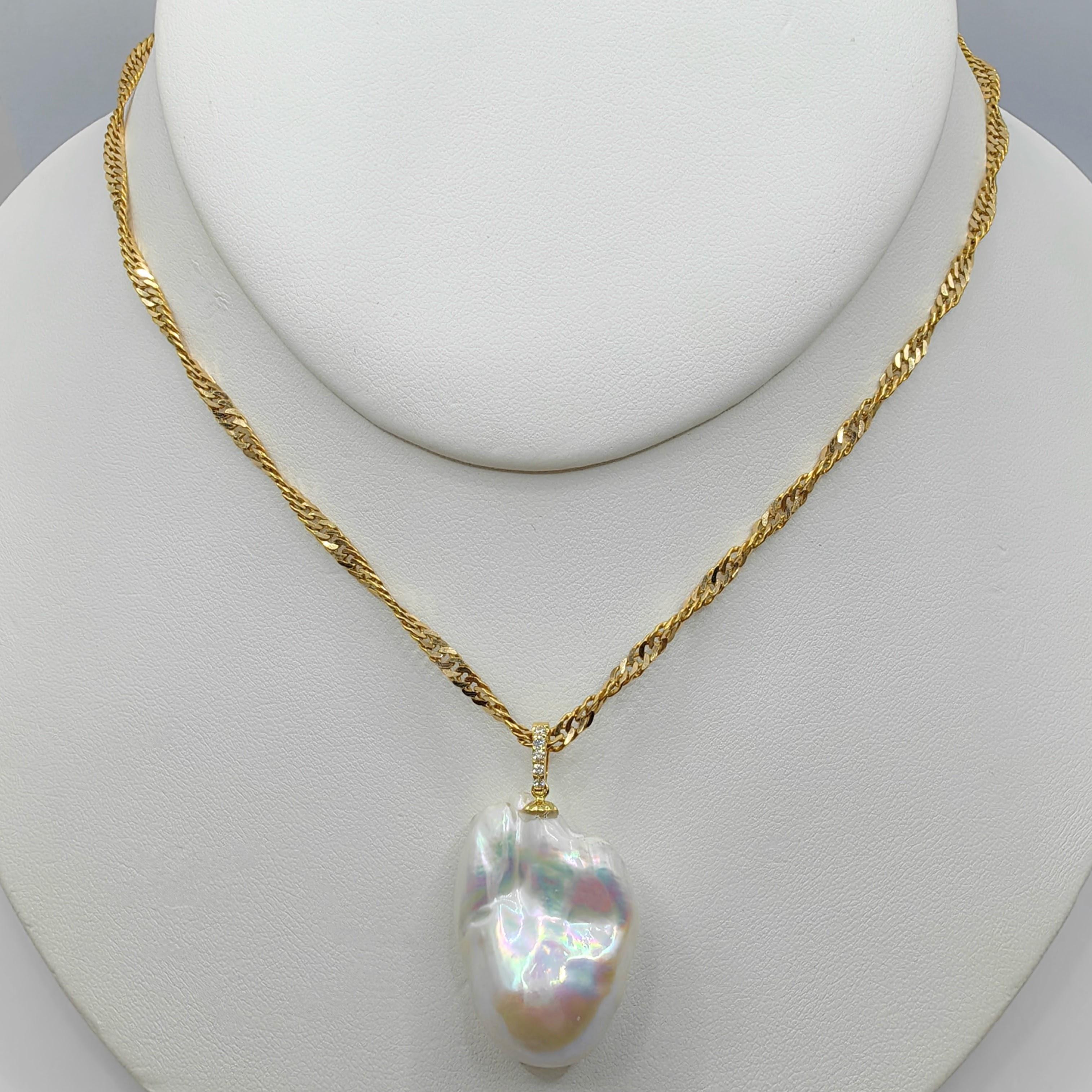 49.24ct Iridescent Baroque Pearl Diamond 18K Pendant & 22K Chain in Yellow Gold In New Condition For Sale In Wan Chai District, HK