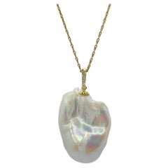 49.24ct Large Collier Perle Baroque Irisée Diamant Or Jaune 18K Pendentif