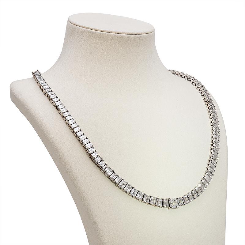 Collier Riviera en diamant taille émeraude de 49,28 carats (GIA) Pour femmes en vente