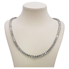 Collier Riviera en diamant taille émeraude de 49,28 carats (GIA)