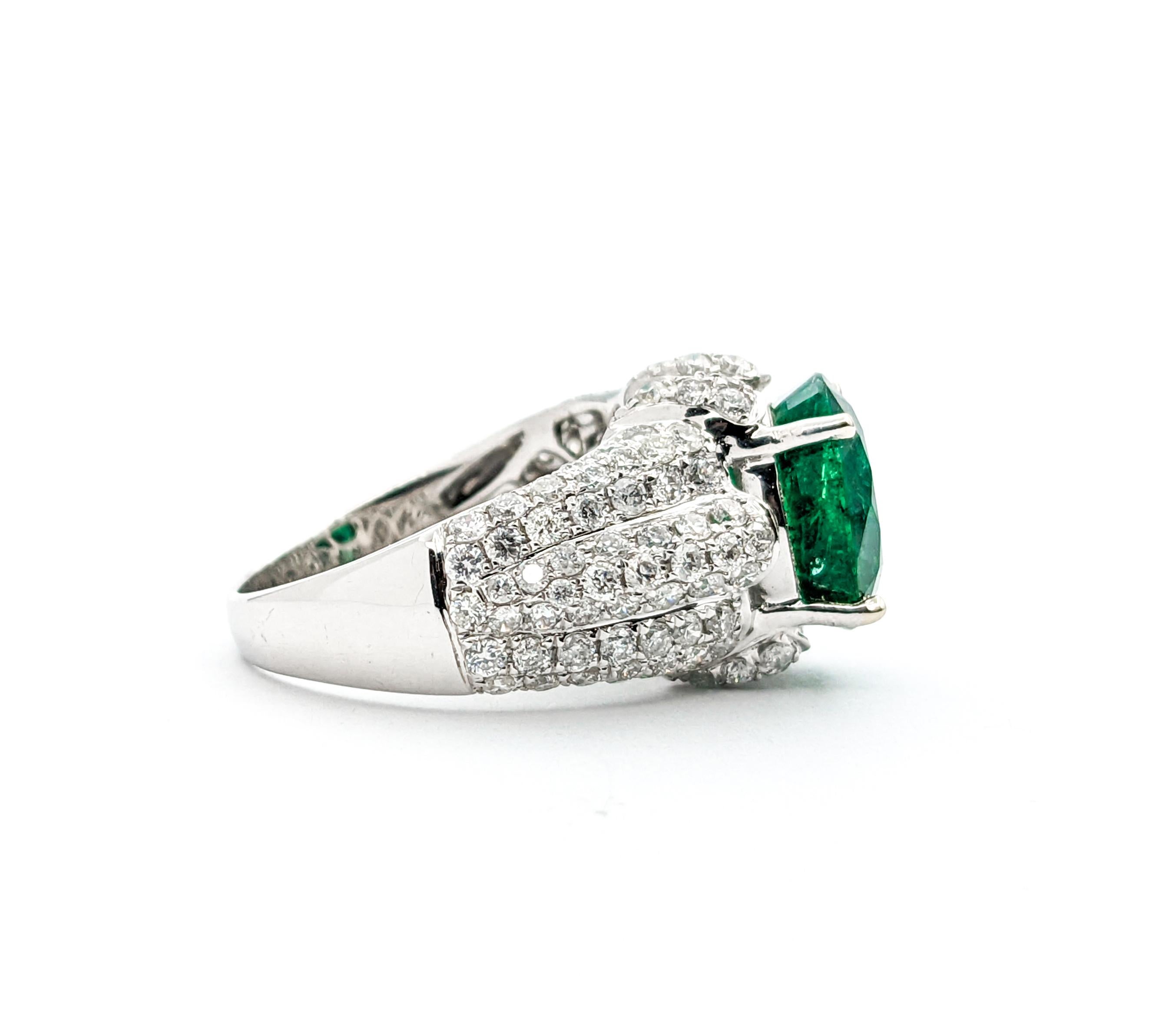 Contemporary 4.92ct Emerald & Diamond Cocktail Ring In White Gold For Sale 5