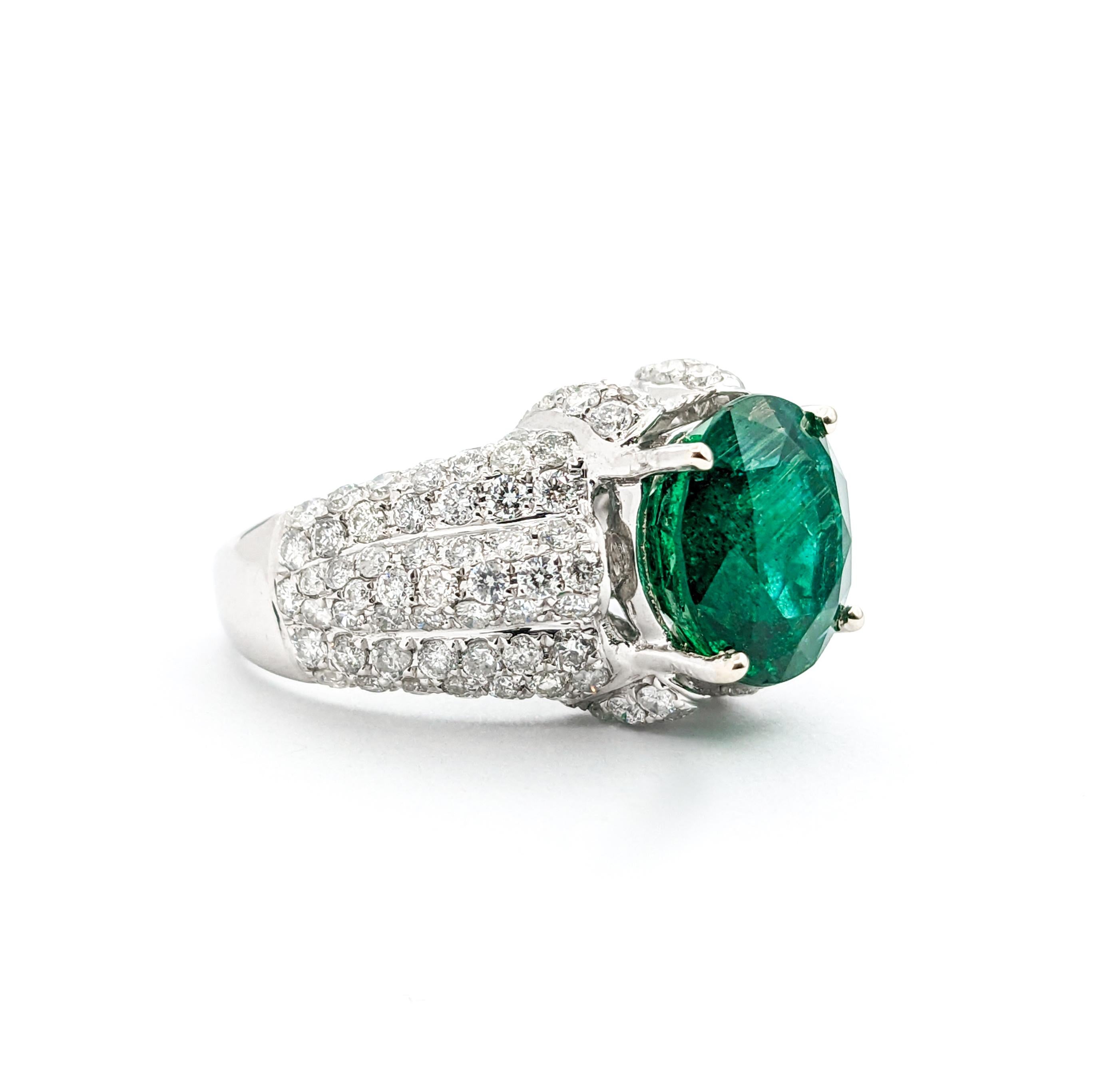 Contemporary 4.92ct Emerald & Diamond Cocktail Ring In White Gold For Sale 6