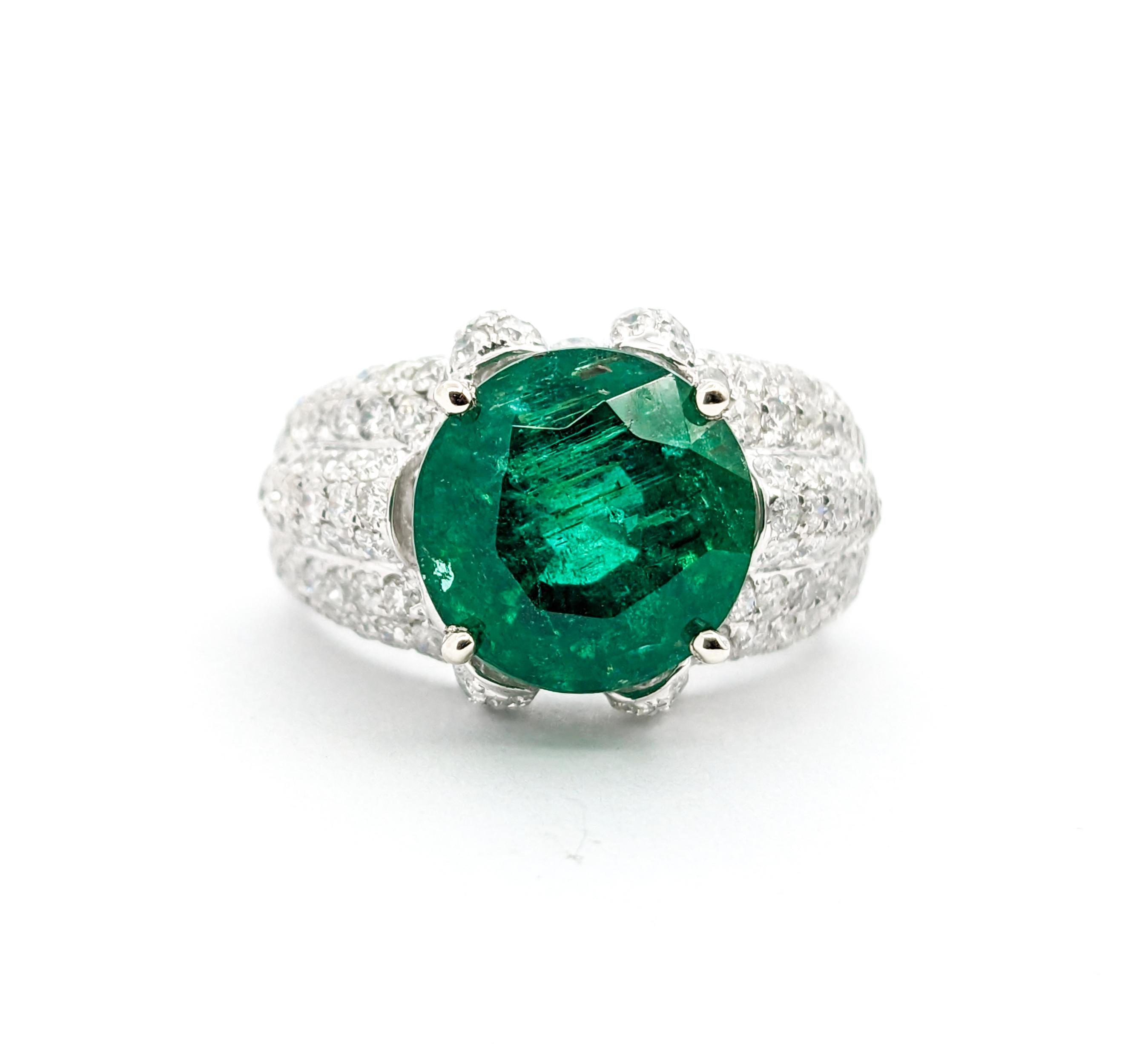Contemporary 4.92ct Emerald & Diamond Cocktail Ring In White Gold For Sale 7