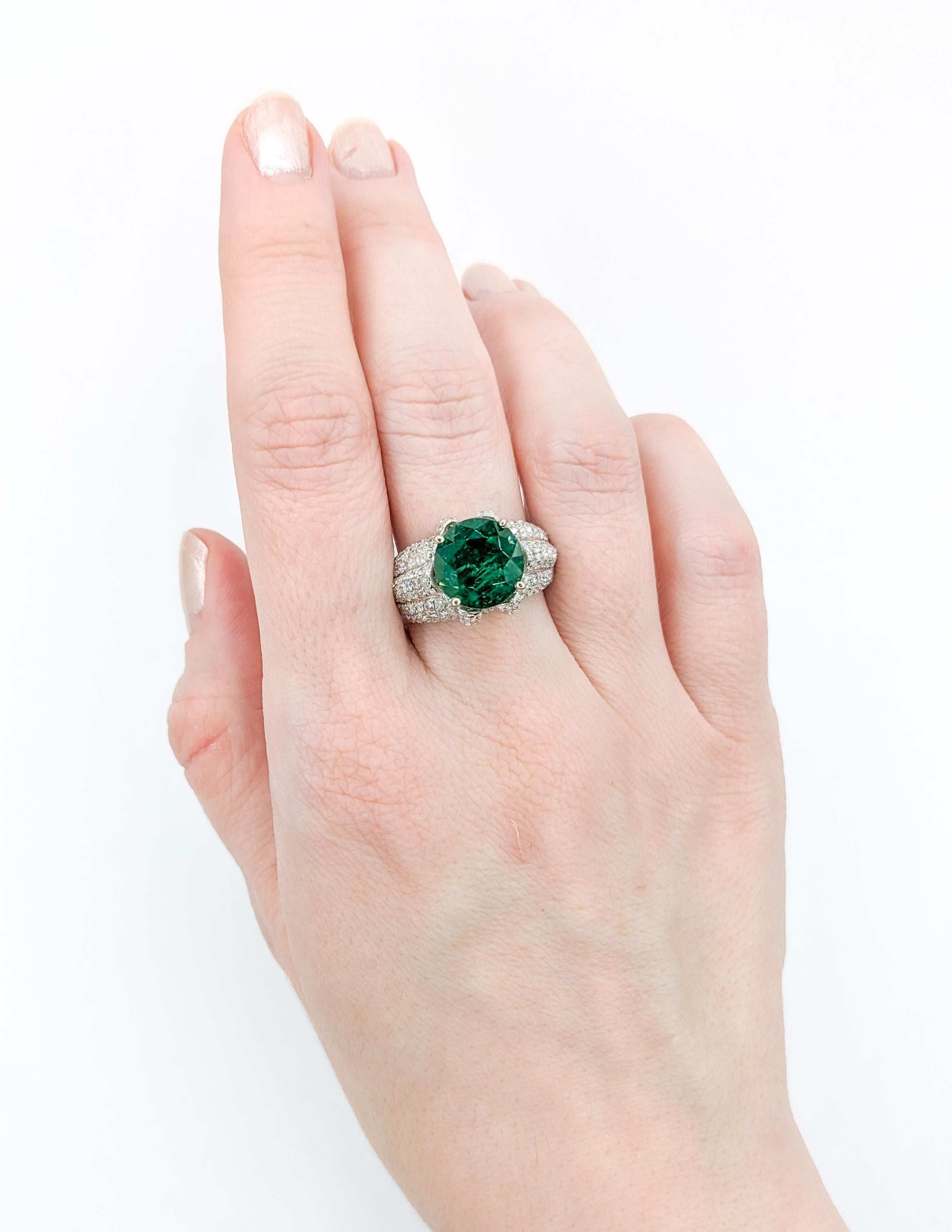 Round Cut Contemporary 4.92ct Emerald & Diamond Cocktail Ring In White Gold For Sale