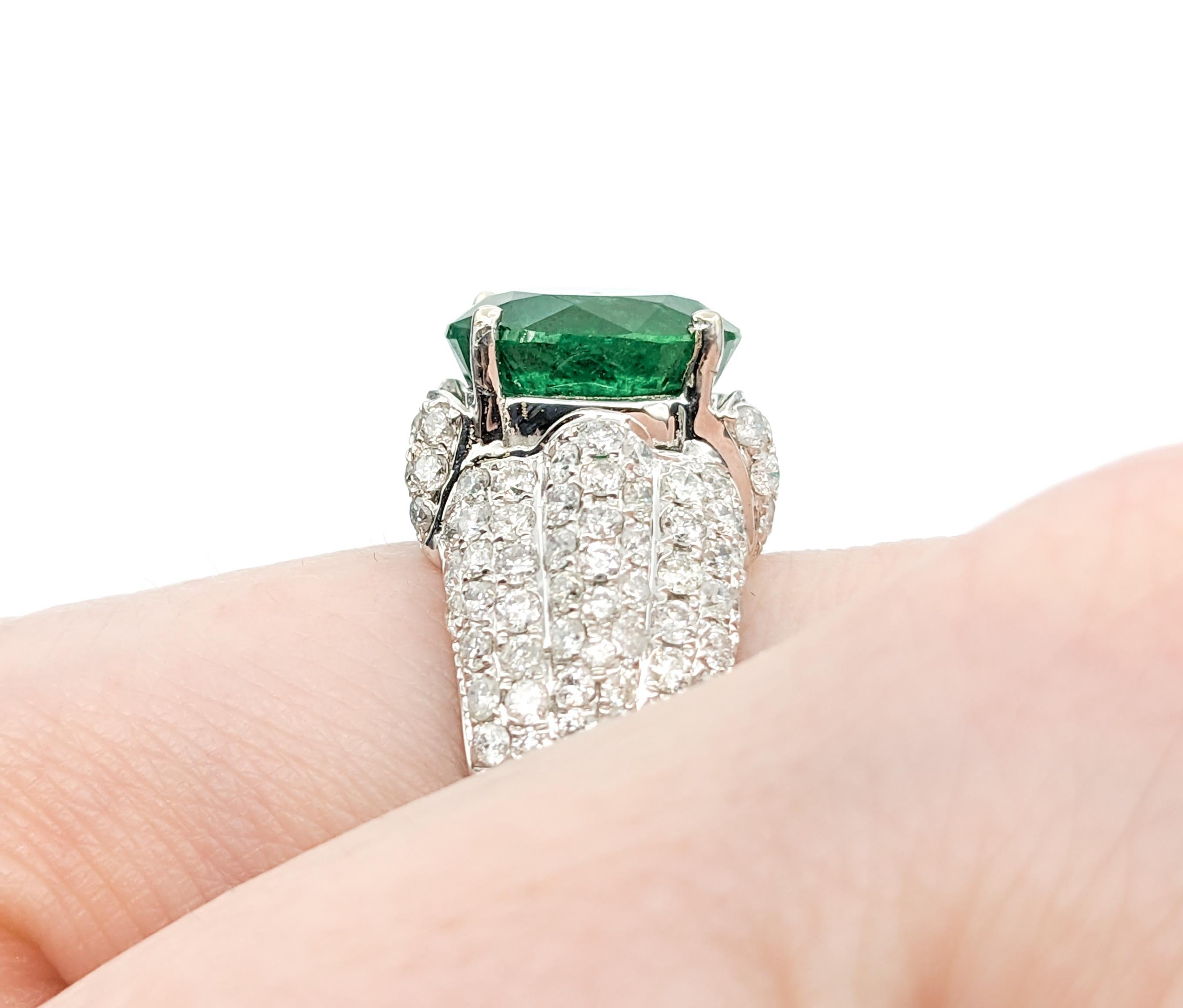 Contemporary 4.92ct Emerald & Diamond Cocktail Ring In White Gold In Excellent Condition For Sale In Bloomington, MN