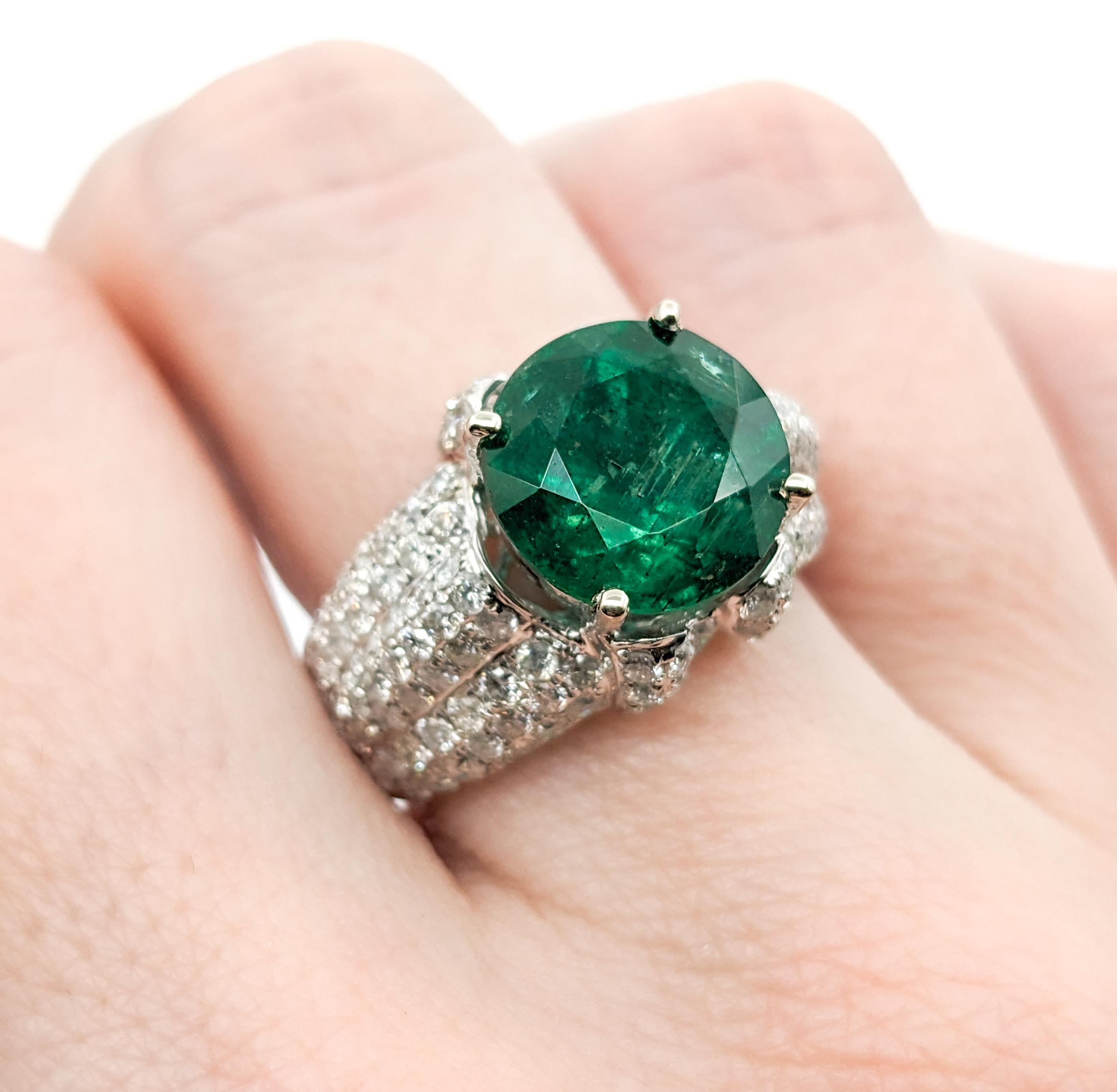 Women's Contemporary 4.92ct Emerald & Diamond Cocktail Ring In White Gold For Sale