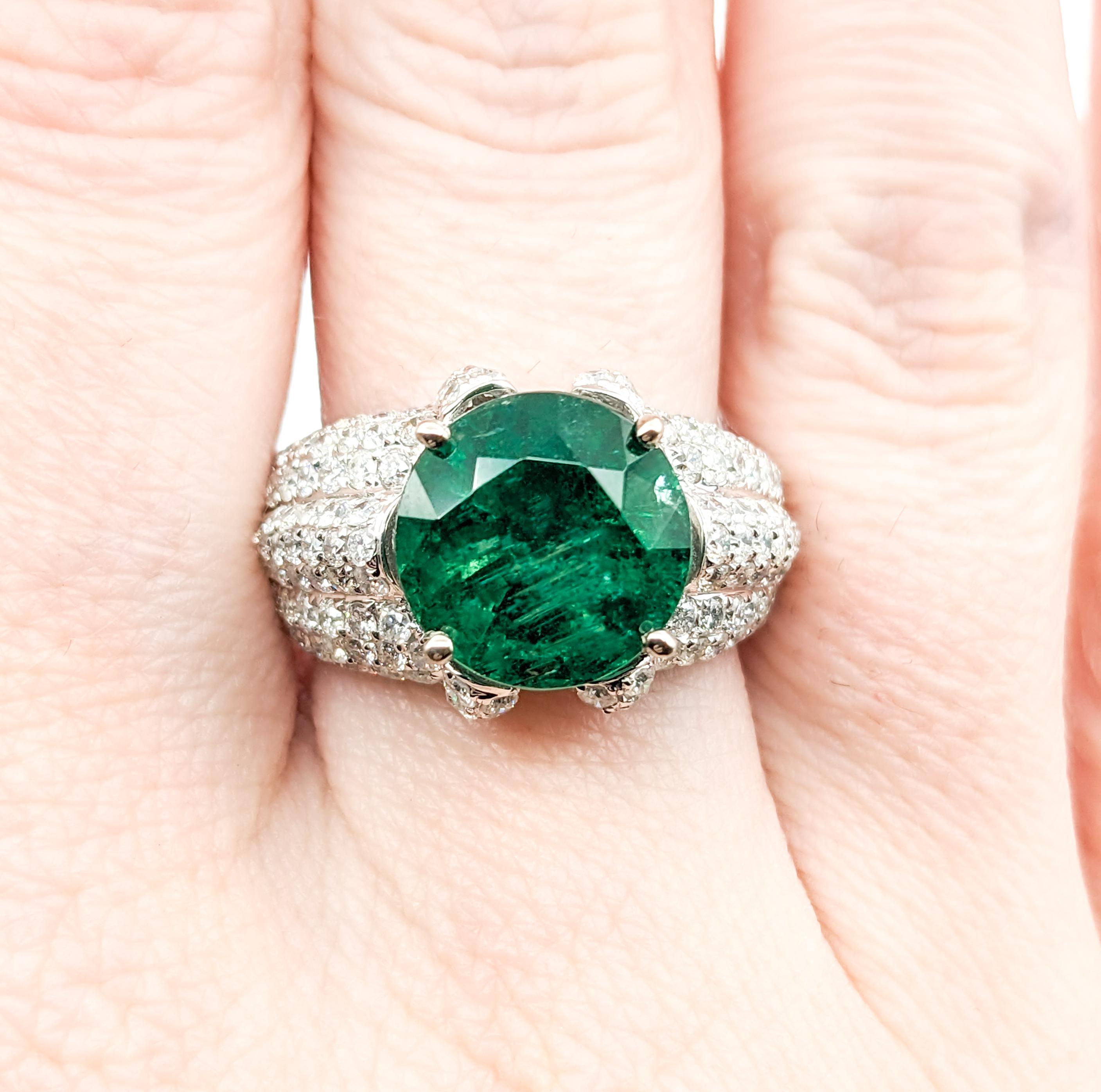 Contemporary 4.92ct Emerald & Diamond Cocktail Ring In White Gold For Sale 1