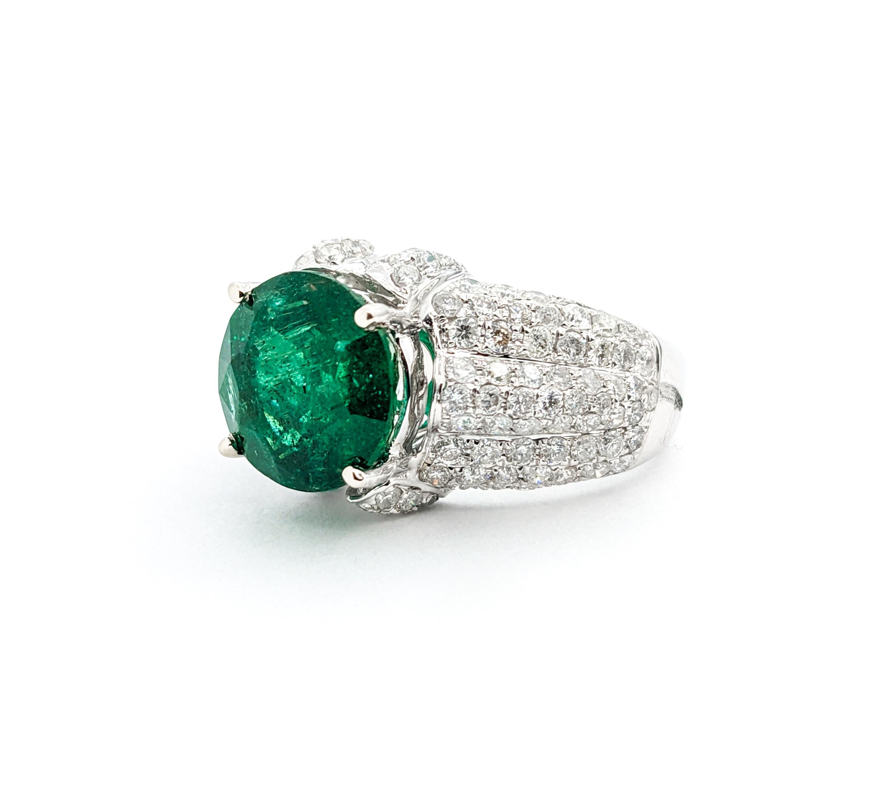 Contemporary 4.92ct Emerald & Diamond Cocktail Ring In White Gold For Sale 2