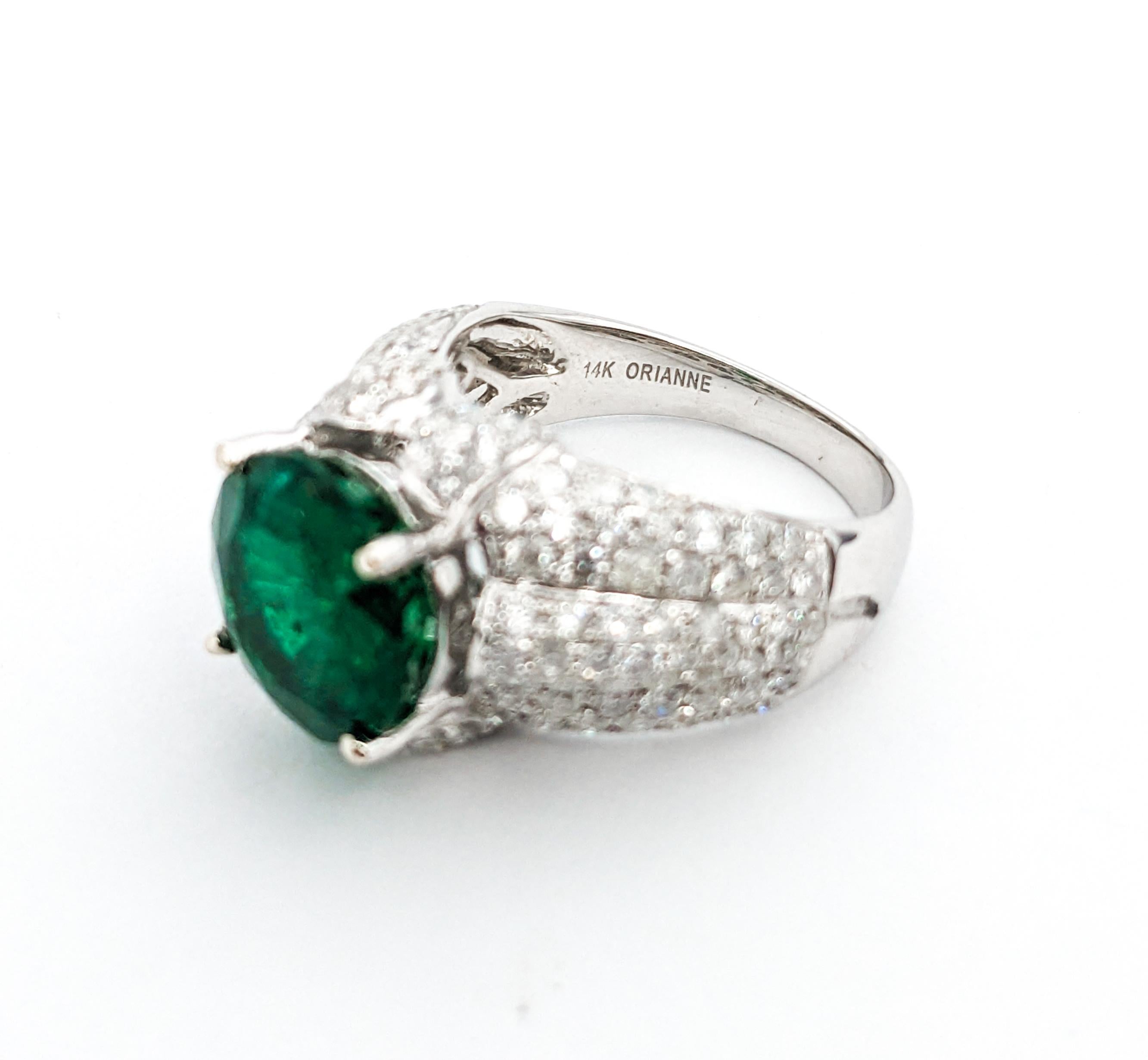 Contemporary 4.92ct Emerald & Diamond Cocktail Ring In White Gold For Sale 3