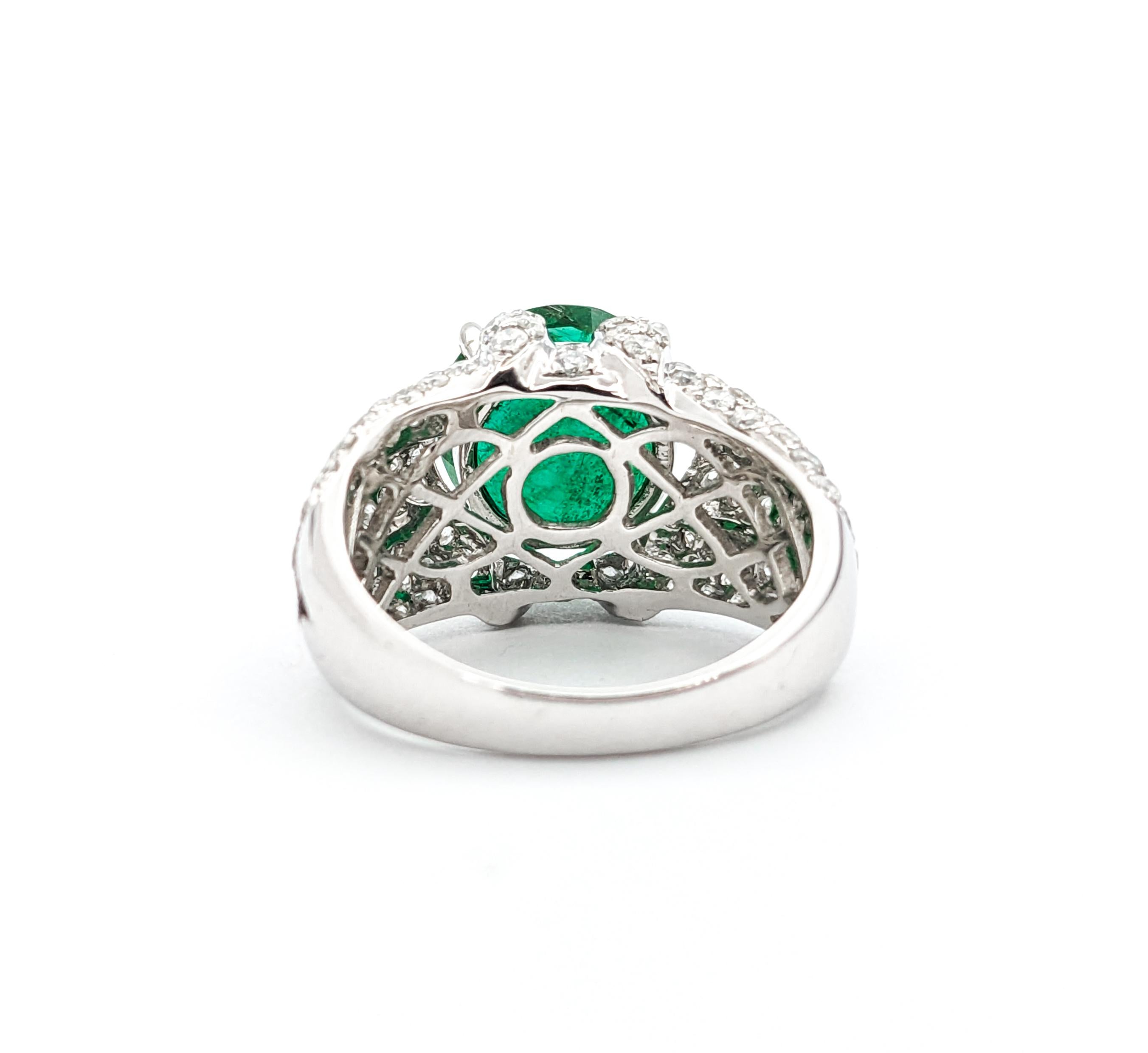 Contemporary 4.92ct Emerald & Diamond Cocktail Ring In White Gold For Sale 4