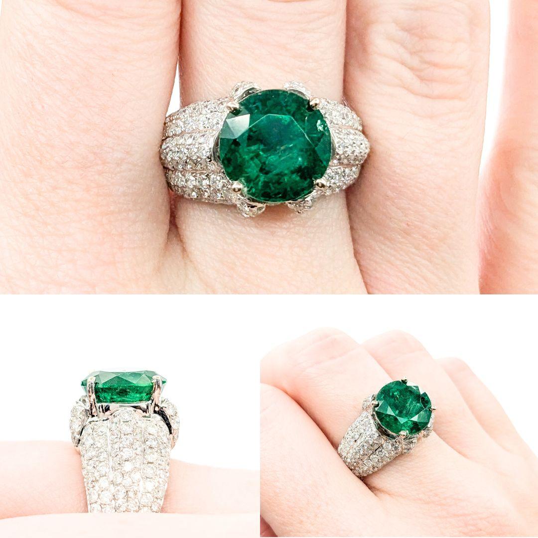 4,92ct natürlicher Smaragd & 1,91ctw Diamantring in Weißgold

Wir stellen Ihnen diesen wunderschönen Edelstein-Mode-Ring Pave vor, der fachmännisch aus 14 Karat Weißgold gefertigt ist. In der Mitte des Rings befindet sich ein atemberaubender