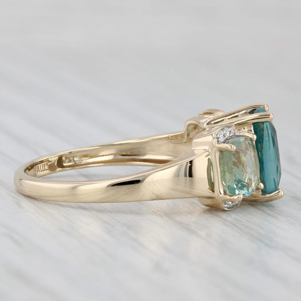 Informazioni sulla gemma:
- Fluorite Nature -
Carati totali - 4,90ctw
Taglio - Cuscino
Colore - Verde acqua e verde chiaro

- Diamanti naturali -
Carati totali - 0,02ctw
Taglio - Singolo
Colore - G - H.
Chiarezza - SI1 - SI2

Metallo: oro giallo