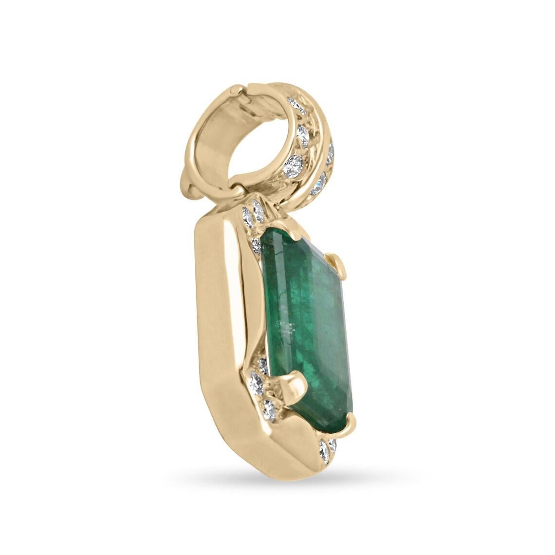 4,92tcw 14K natürlicher Smaragd-Emerald-Schliff & Diamant-Akzent Statement-Gold-Anhänger (Moderne) im Angebot