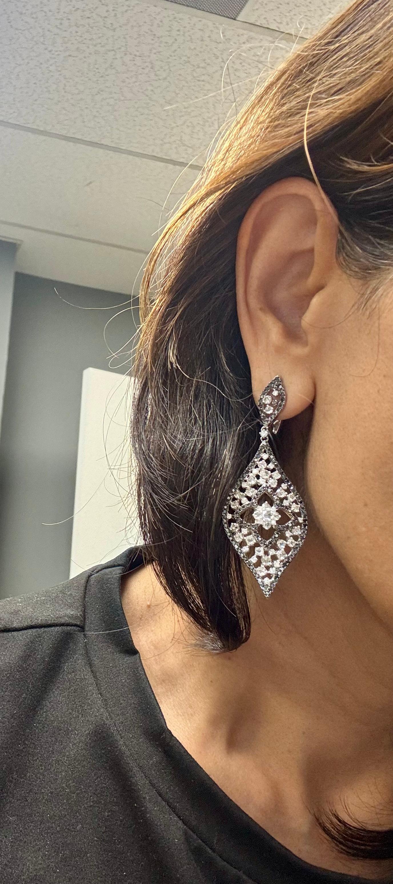 Boucles d'oreilles cocktail en diamants noirs et diamants blancs taille rose de 4,93 carats en vente 4
