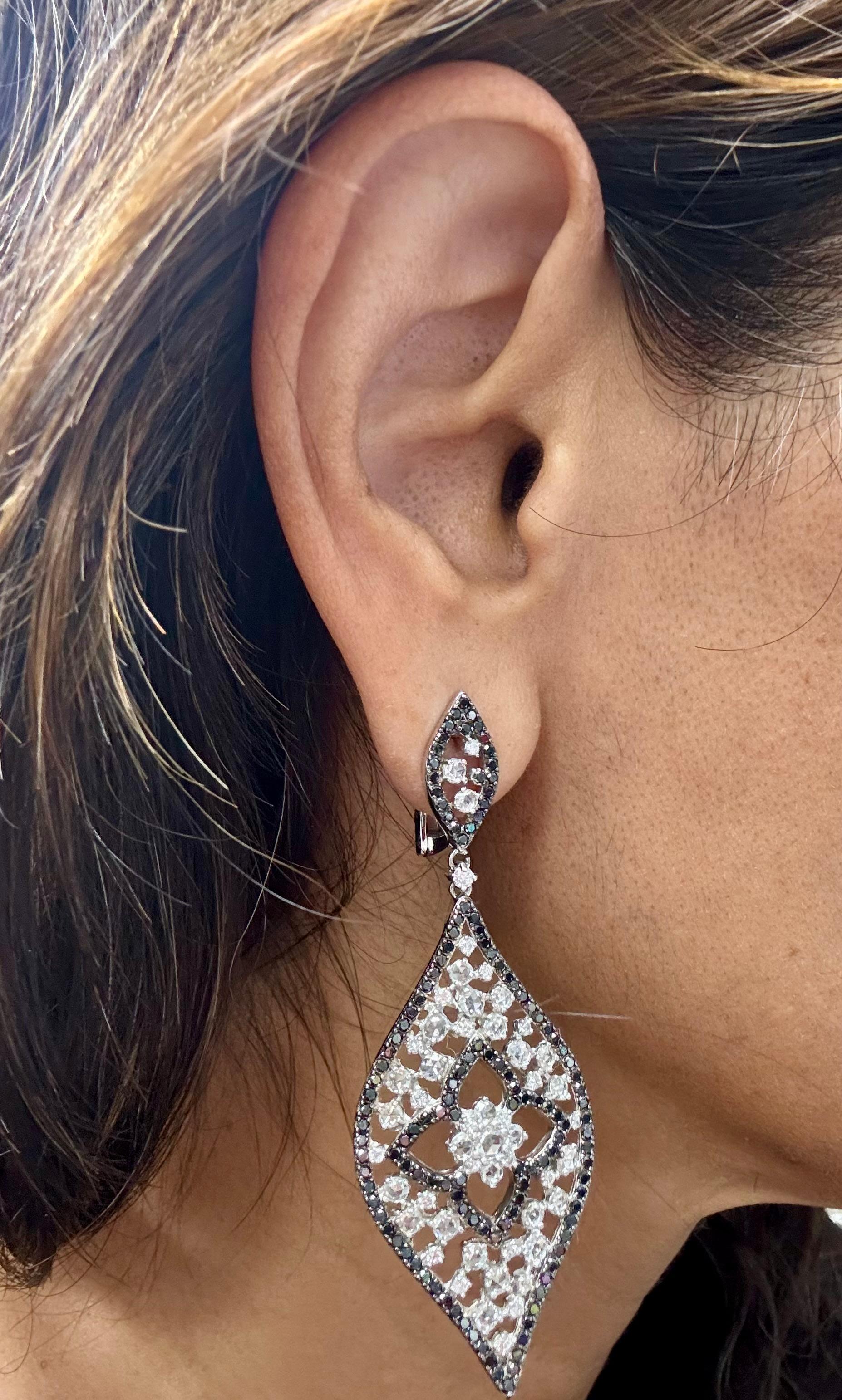 Boucles d'oreilles cocktail en diamants noirs et diamants blancs taille rose de 4,93 carats en vente 5