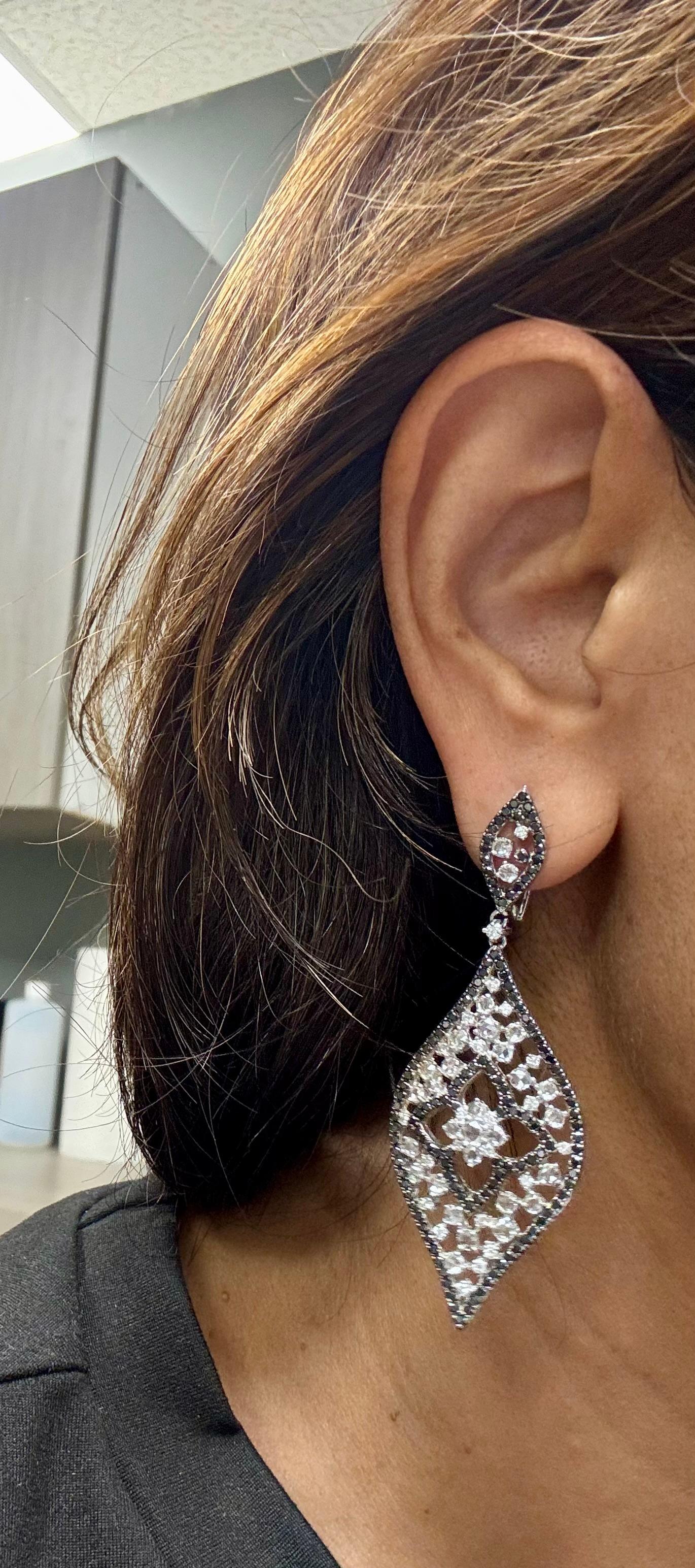Boucles d'oreilles cocktail en diamants noirs et diamants blancs taille rose de 4,93 carats en vente 6