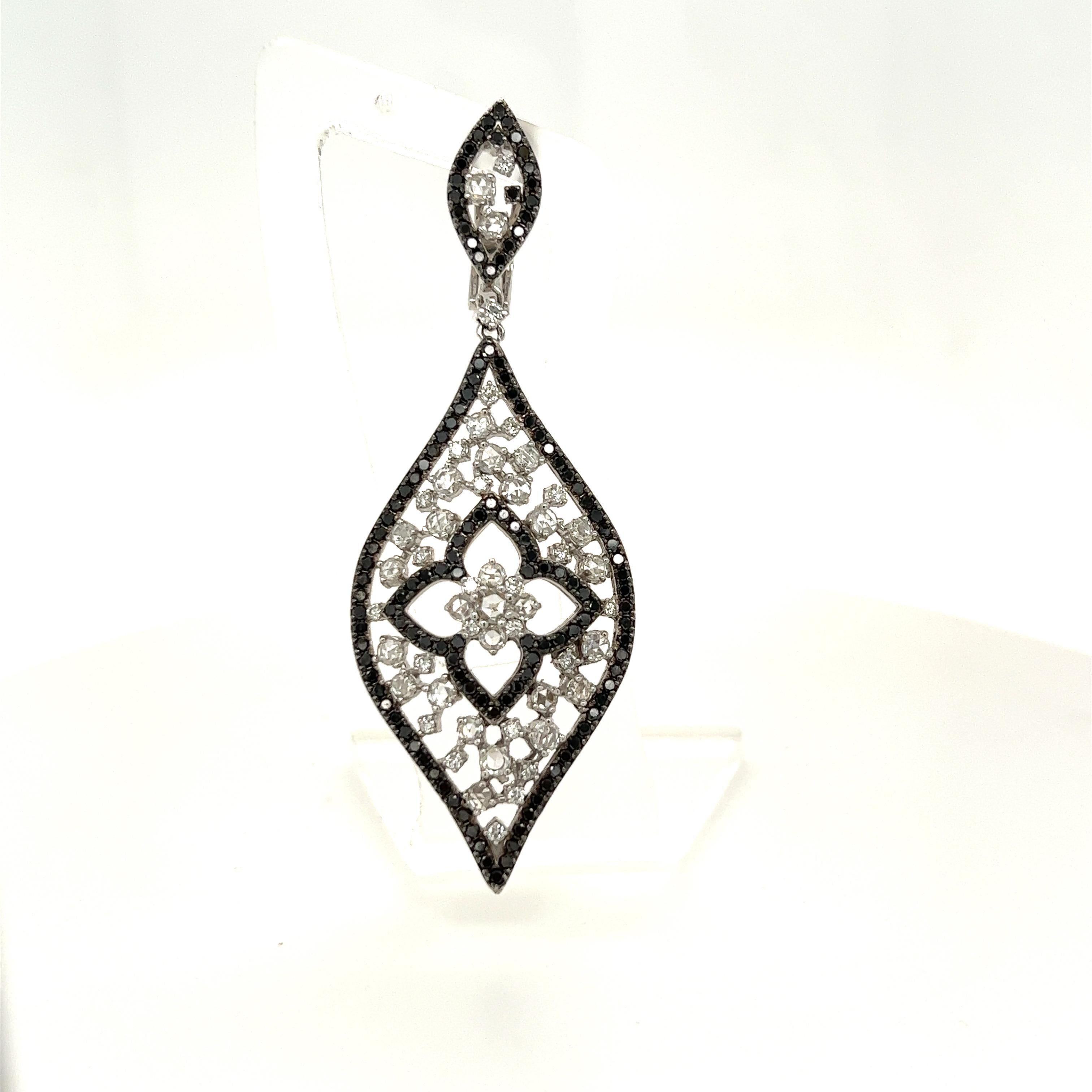 Contemporain Boucles d'oreilles cocktail en diamants noirs et diamants blancs taille rose de 4,93 carats en vente