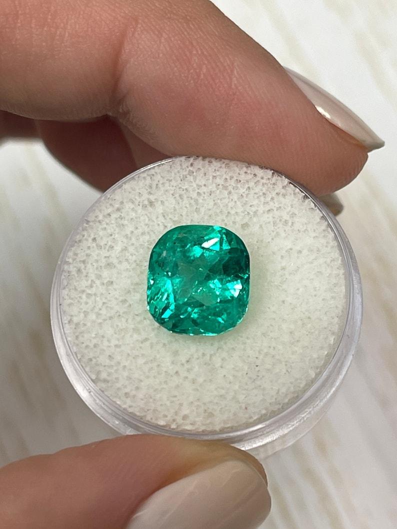 4.93 Carat Minor Oil 10.5x9.5 Vivid Bluish Colombian Emerald - Cushion Cut May In New Condition For Sale In Jupiter, FL