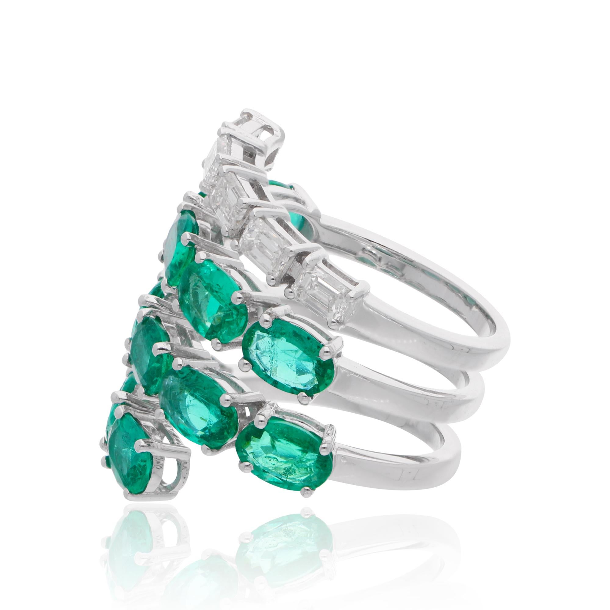 Moderne Bague en or blanc 18 carats avec émeraude de Zambie ovale de 4,93 carats et diamants 0,76 carat en vente