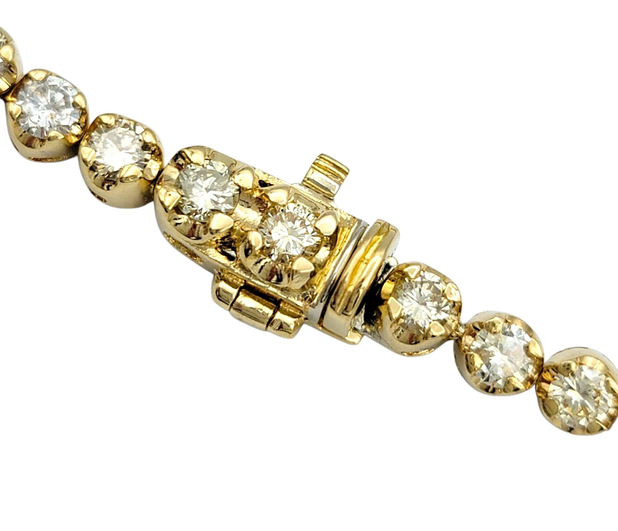 Women's or Men's 4.93 Carat Round Brilliant Cut Diamond Tennis Bracelet in 18 Karat Yellow Gold For Sale