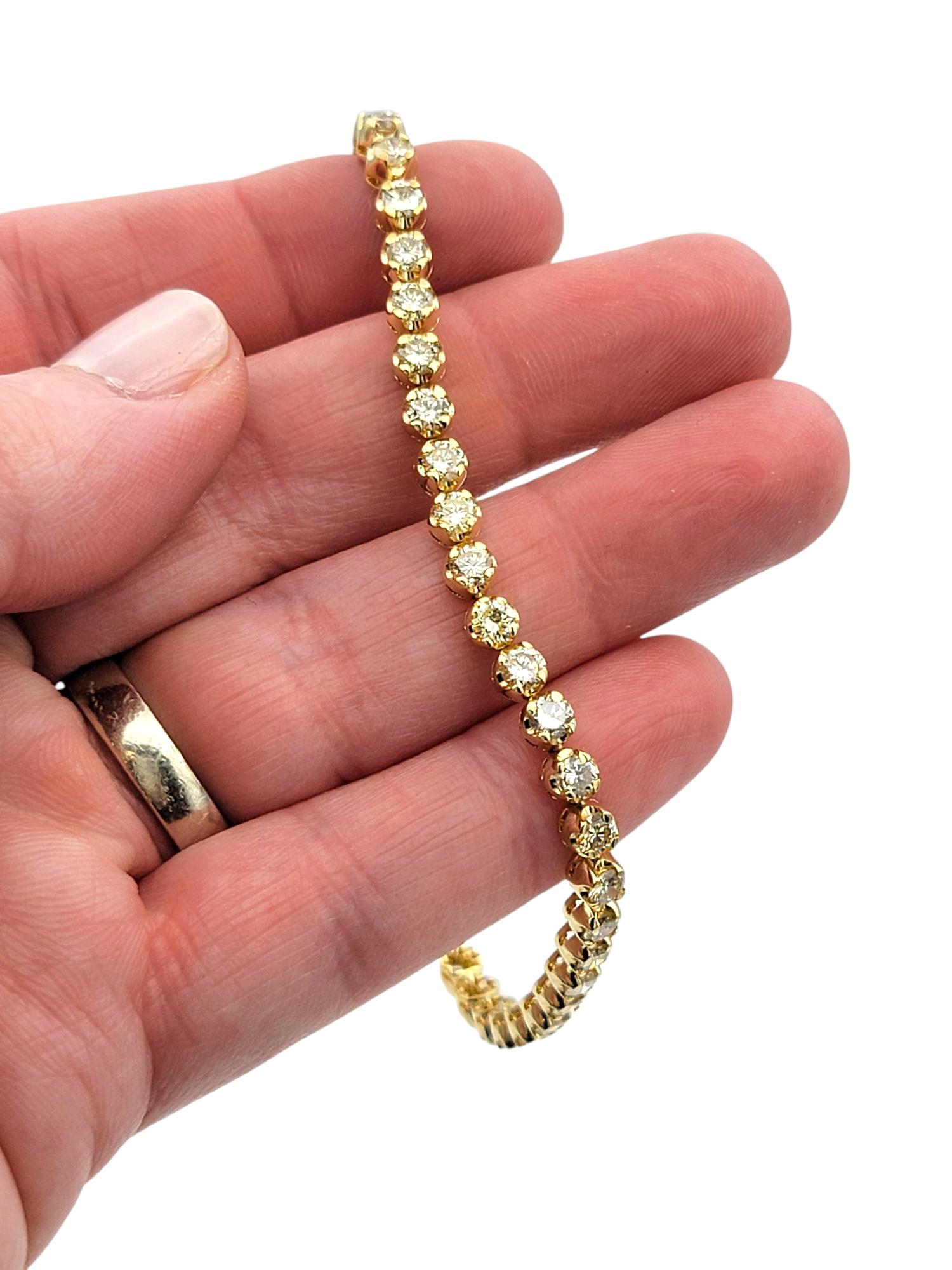 4.93 Carat Round Brilliant Cut Diamond Tennis Bracelet in 18 Karat Yellow Gold For Sale 3