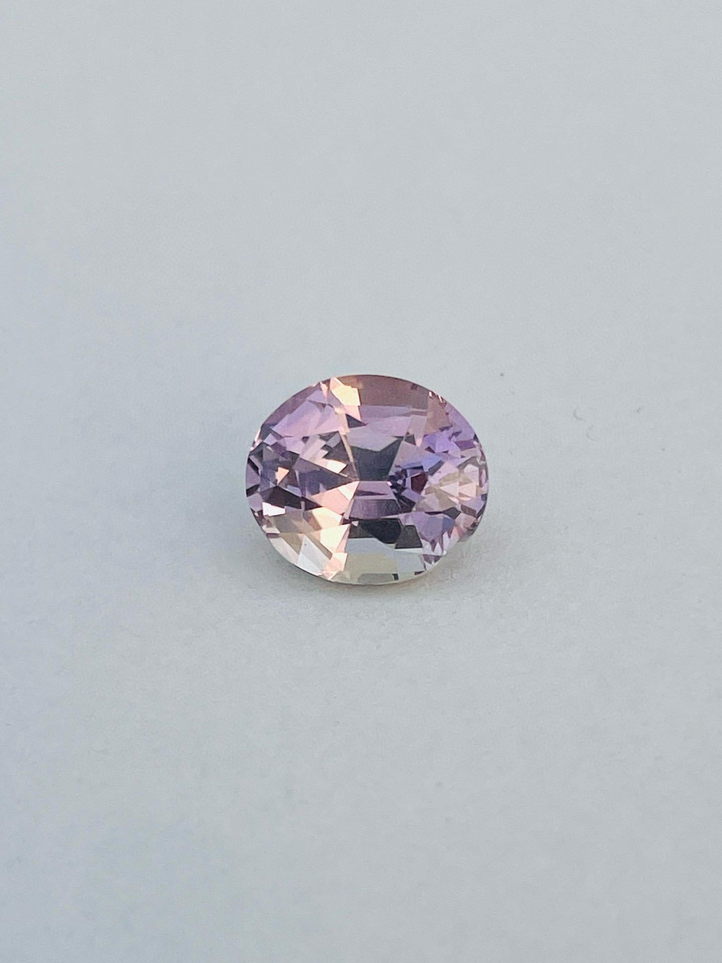 Women's or Men's 4.93 Carats Rare Unheated Tanzanite zoisite pinkish Brown Bi color For Sale