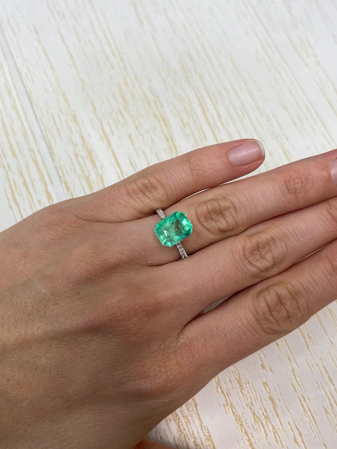 4.93ct Colombian Emerald Classic Cut Genuine May Birthstone 11x9mm Green Gem en vente 3