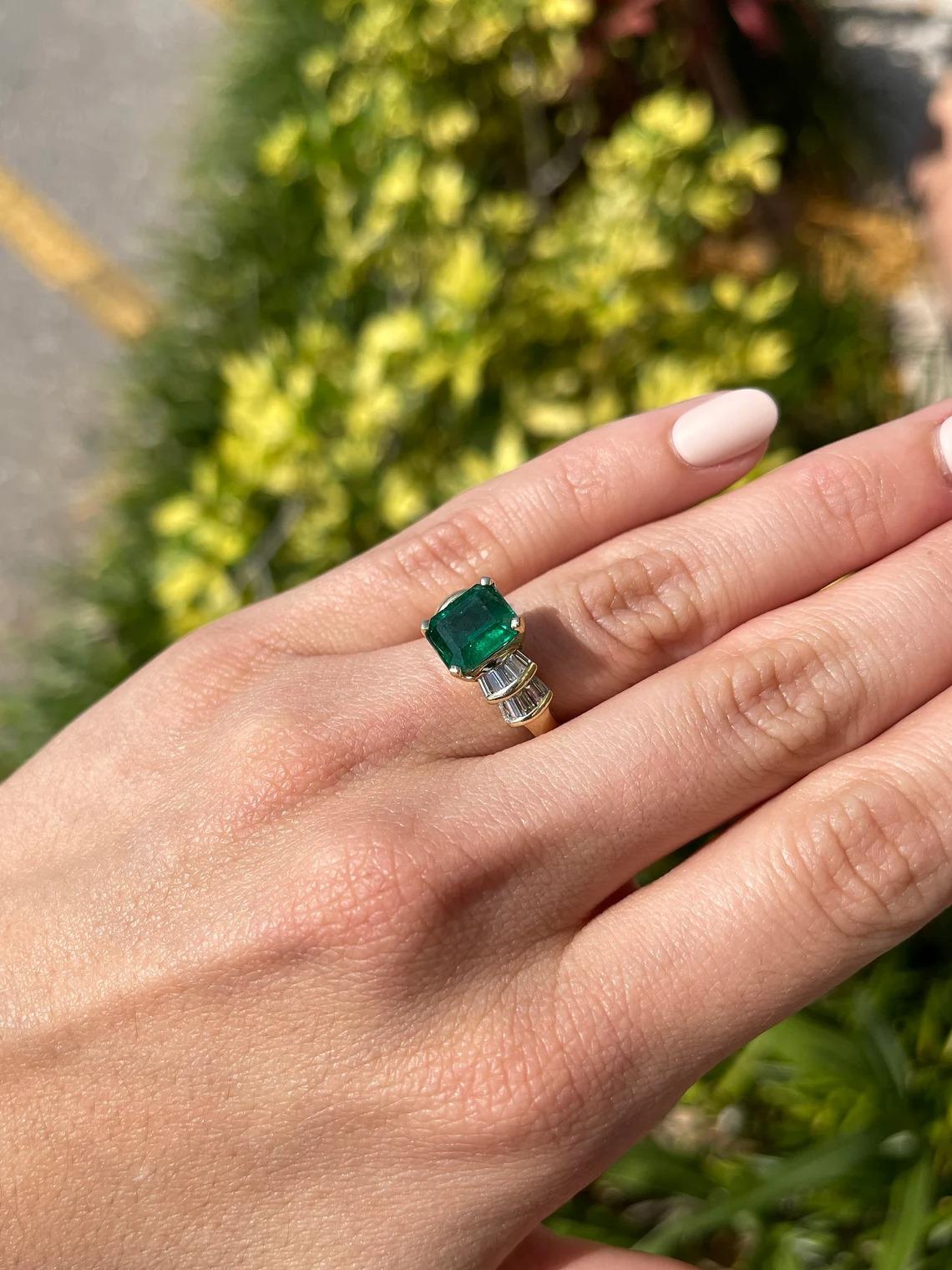 4,93 tcw 18K kolumbianischen Smaragd-Smaragd-Schliff und verjüngte Baguette Diamant-Ring (Smaragdschliff) im Angebot