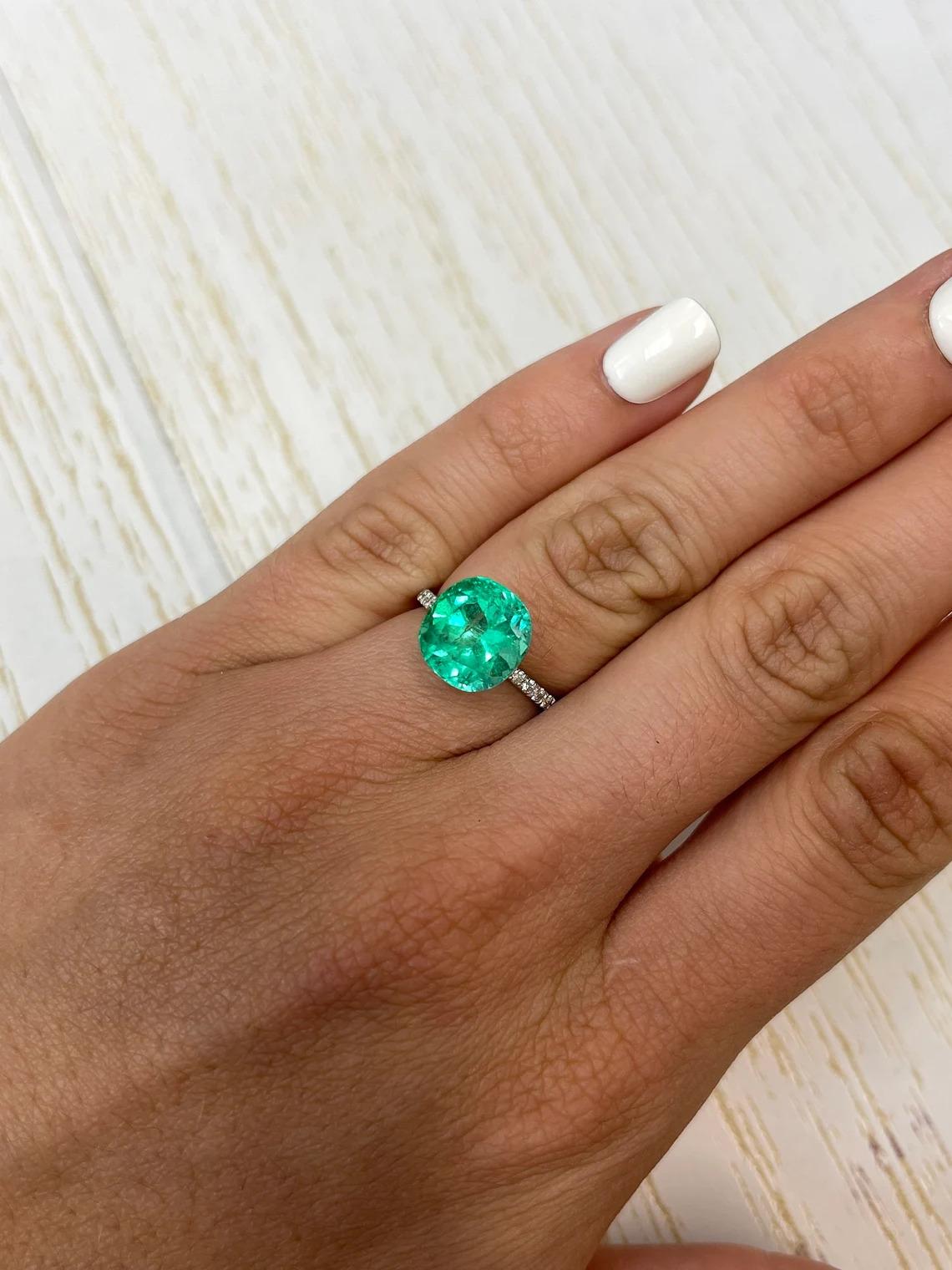 4,94 carati di smeraldo colombiano verde fine - gemma autentica con taglio a cuscino Chivor in vendita 1