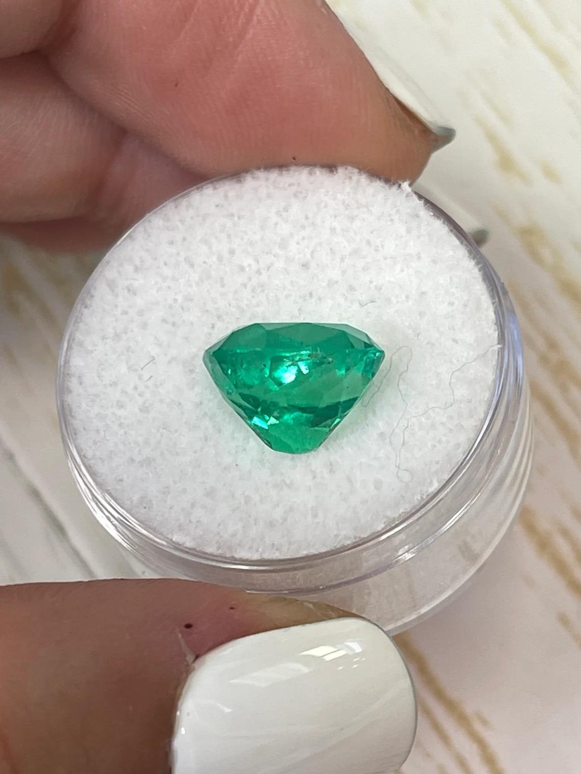 Donna 4,94 carati di smeraldo colombiano verde fine - gemma autentica con taglio a cuscino Chivor in vendita