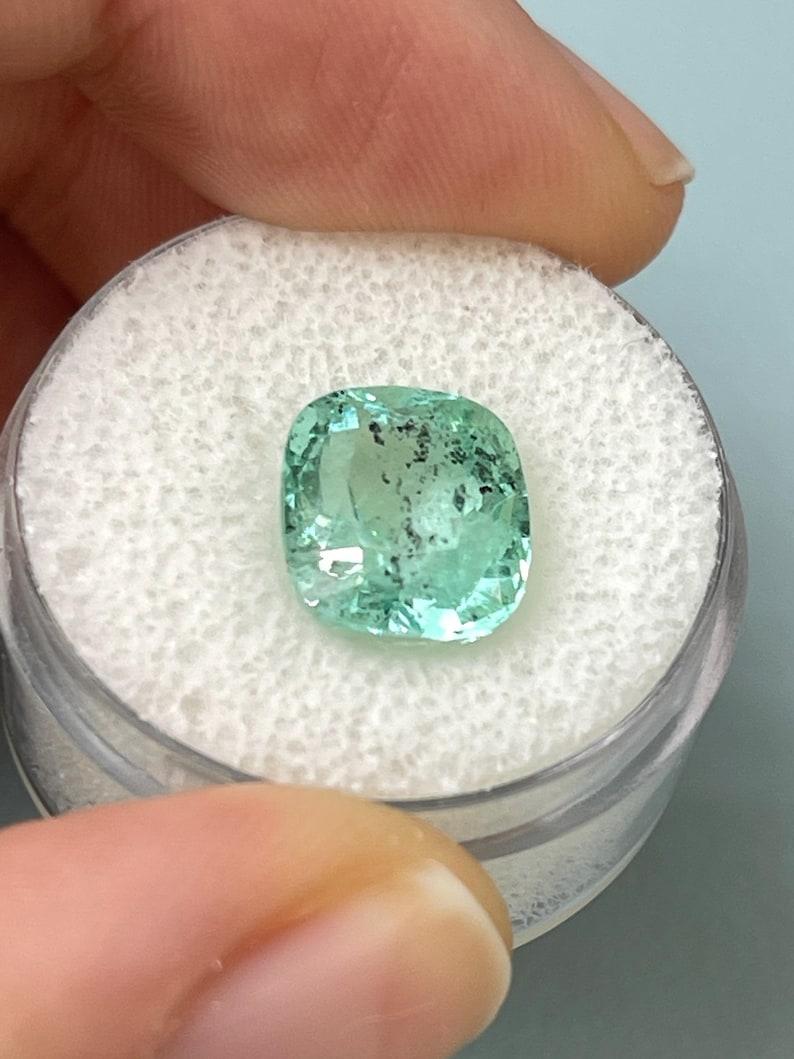 De las mujeres Esmeralda colombiana verde espuma de mar pecosa de 4,94 quilates - Gema auténtica talla cojín en venta