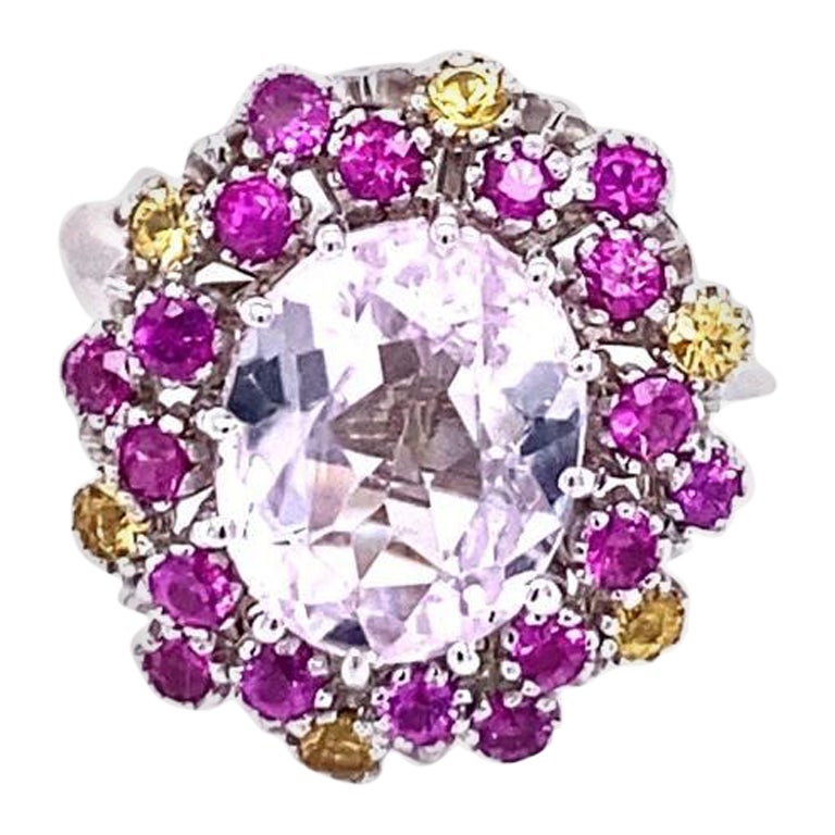 Bague cocktail en or blanc avec kunzite rose et saphir jaune de 4,94 carats en vente