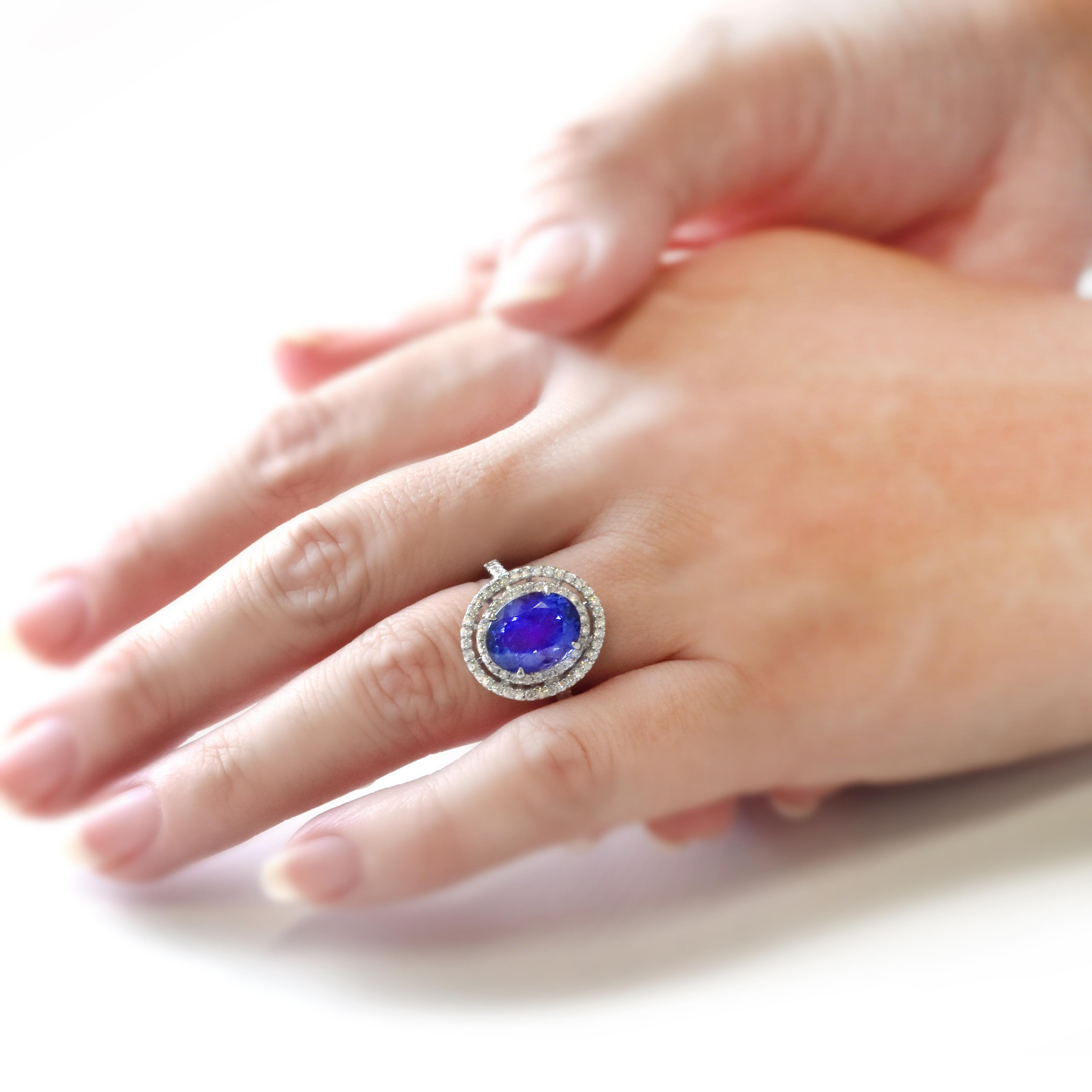 Taglio ovale Anello di 4,94 carati di tanzanite naturale 