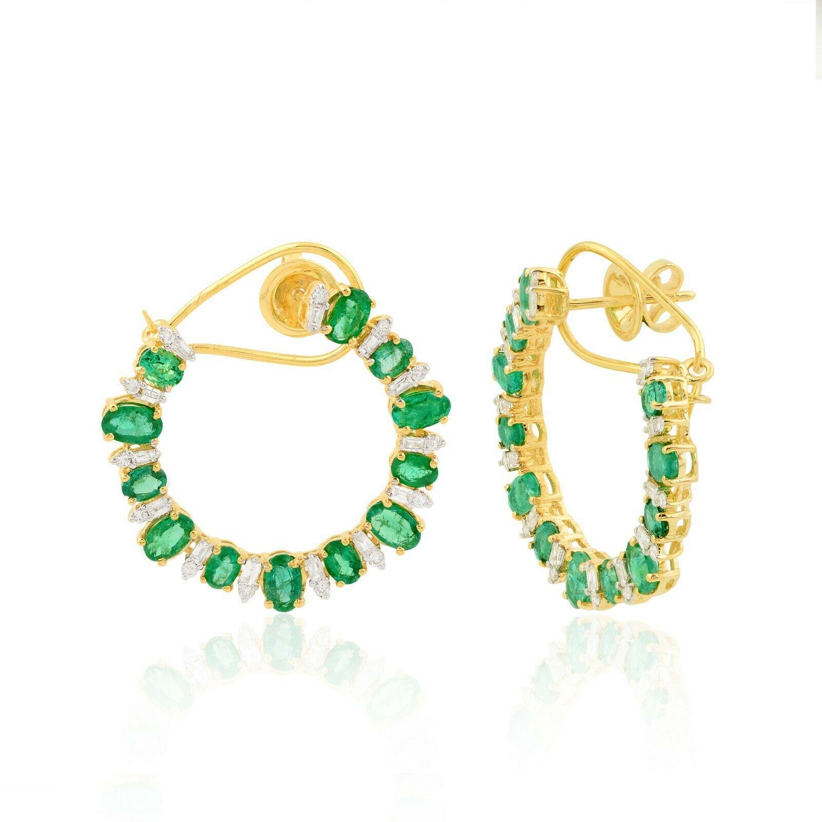 Diese wunderschönen Ohrringe aus 14-karätigem Gold sind von Hand mit 4,94 Karat Smaragd und 0,90 Karat funkelnden Diamanten besetzt. 

FOLGEN  MEGHNA JEWELS Storefront, um die neueste Kollektion und exklusive Stücke zu sehen.  Meghna Jewels ist
