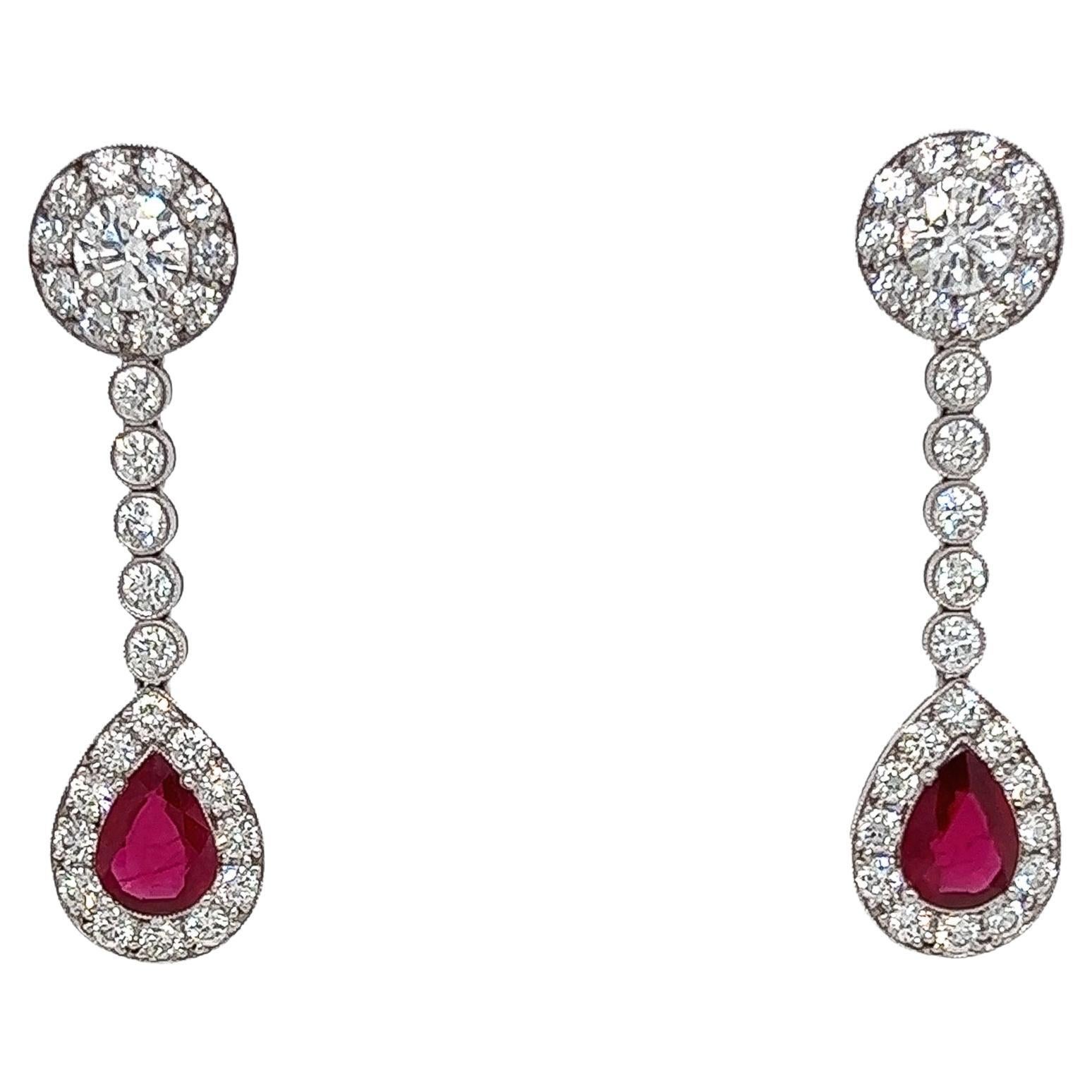 Boucles d'oreilles en goutte en platine avec diamants et rubis de 4,94 carats au total
