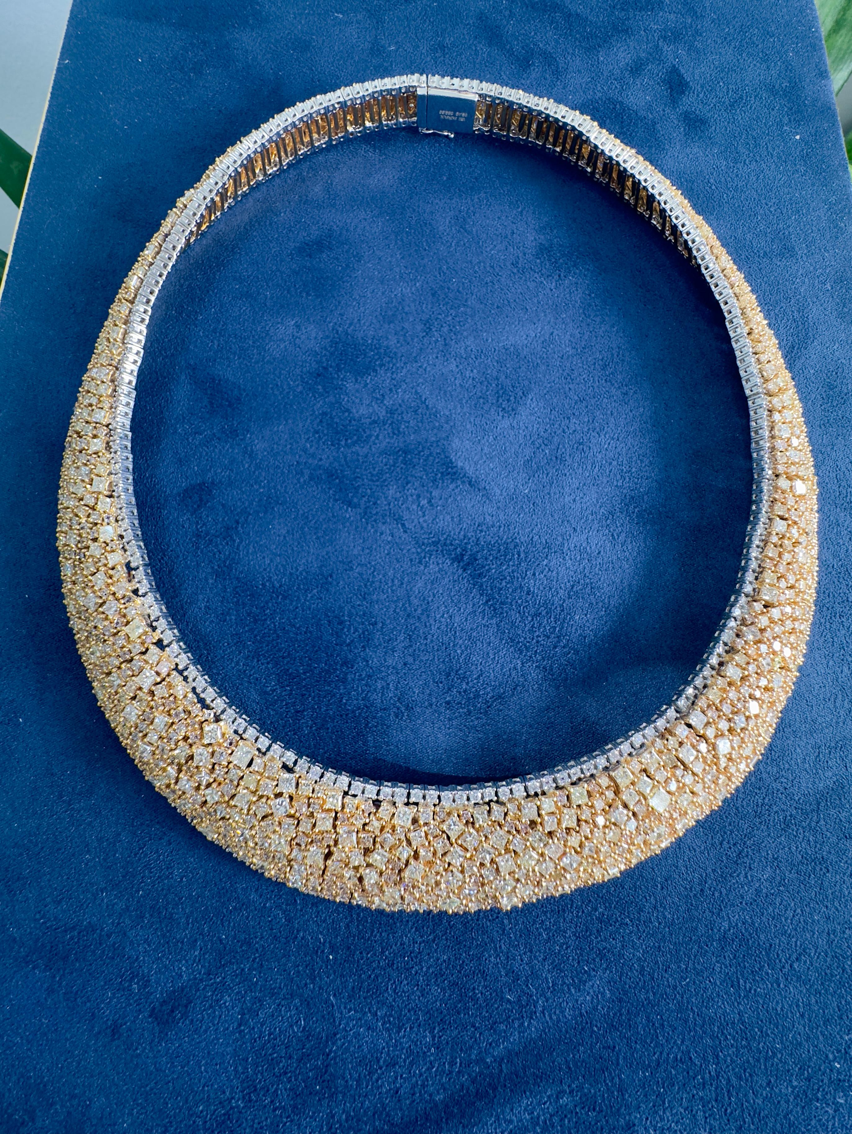 Collier bicolore en or 18 carats avec diamants multicolores 49,47 carats en vente 2